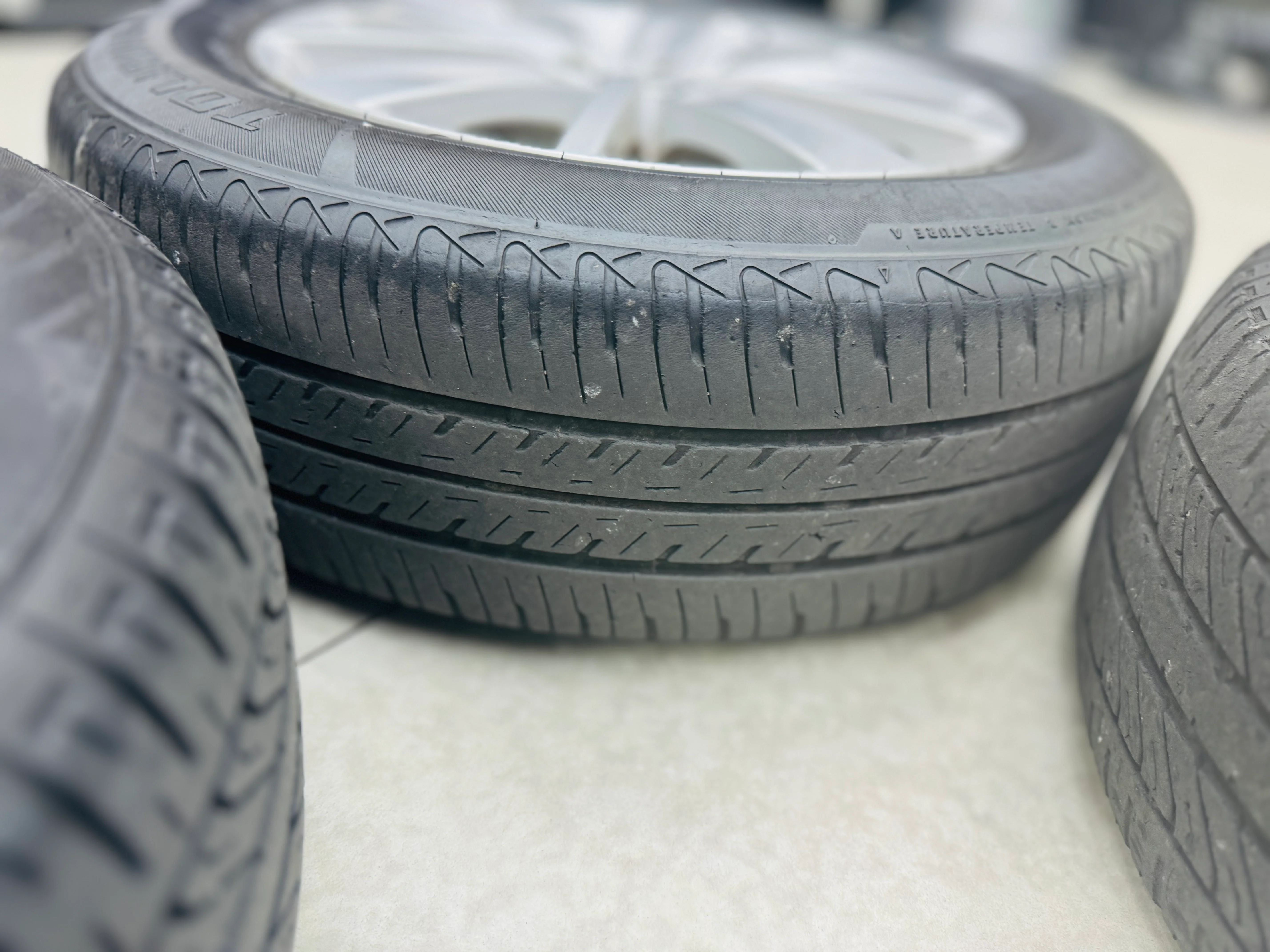 15” POLO 6r OEM 5/100 pre owned mags & tyres - Image 10