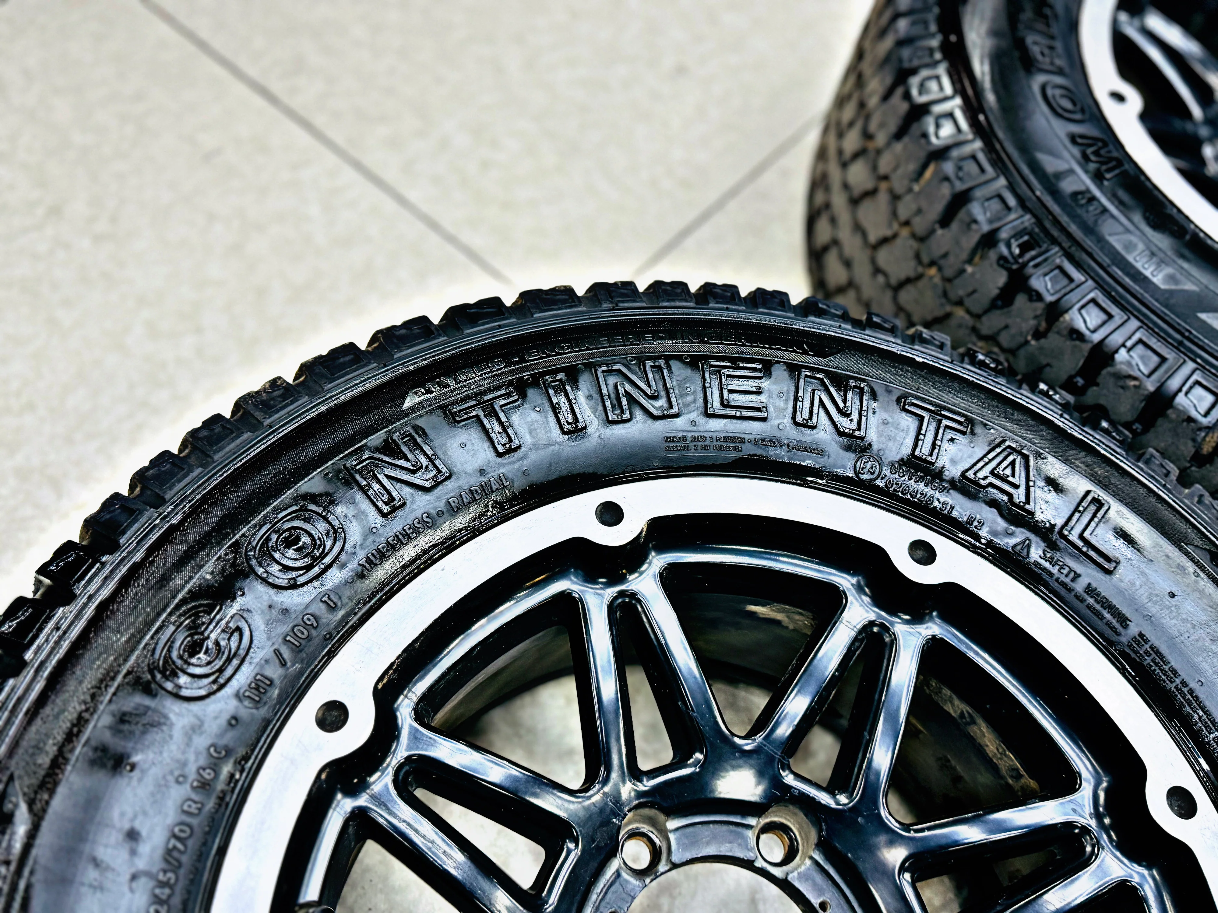 16” BAKKIE RIMS USED  WITH CONTI  TYRES - Image 3