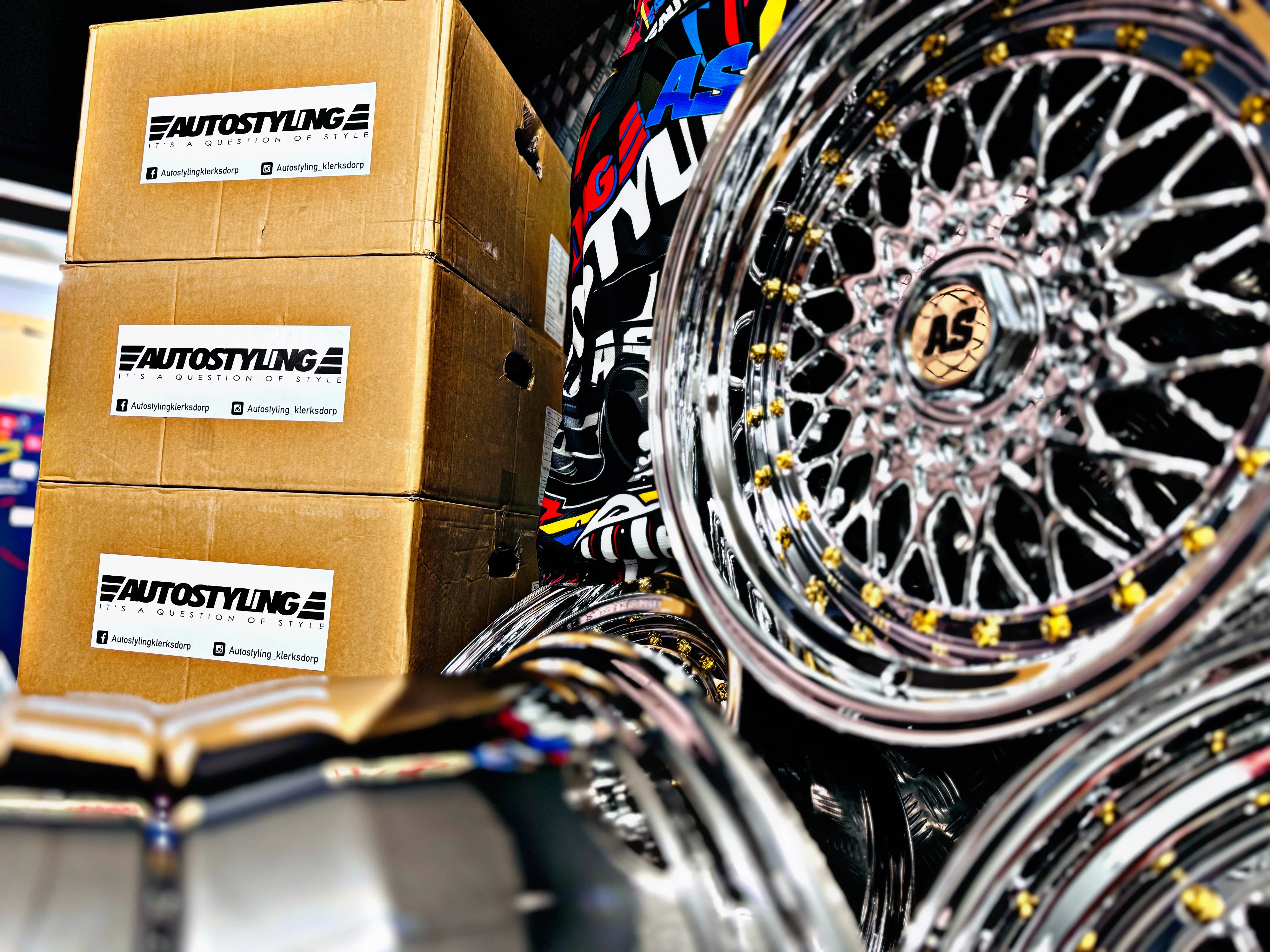 17” AS® Mesh chrome 4x100 & 5x100 10j rear GOLD STUDS - Image 3