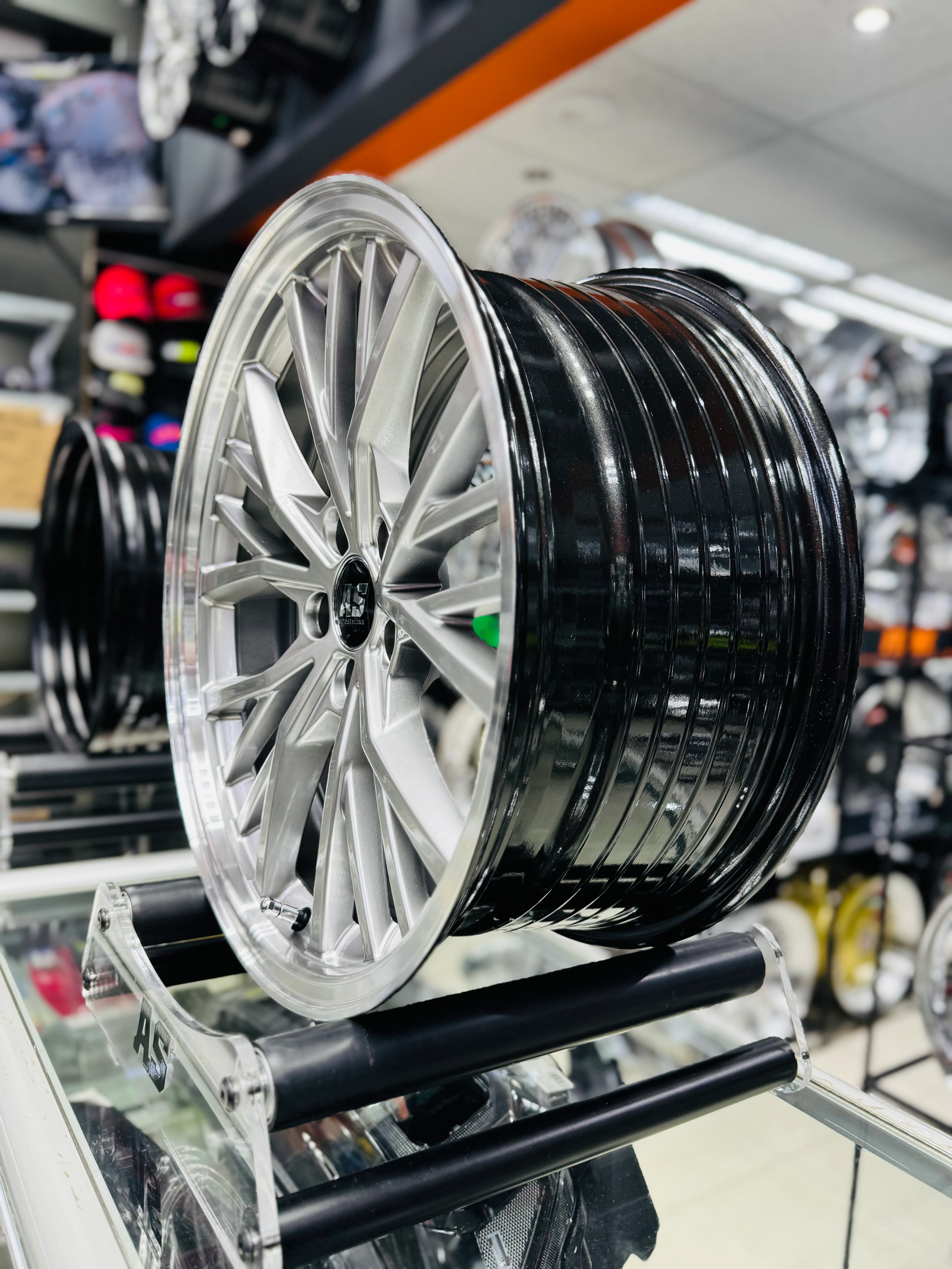 17” AS- GTI  DISHED 5/100 SILVER RIMS - Image 3