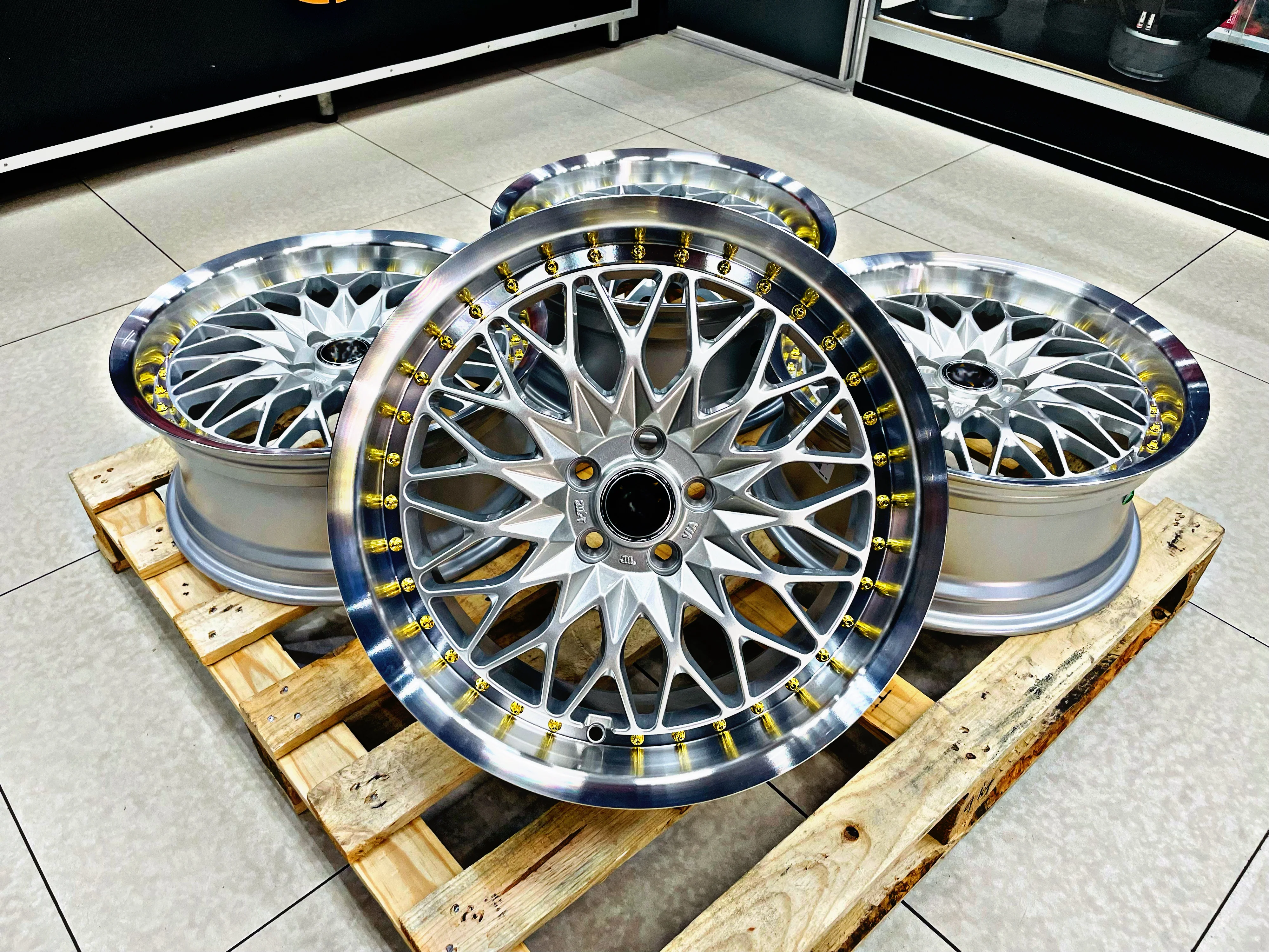 17" AS- VS 5/100 SILVER WHEELS