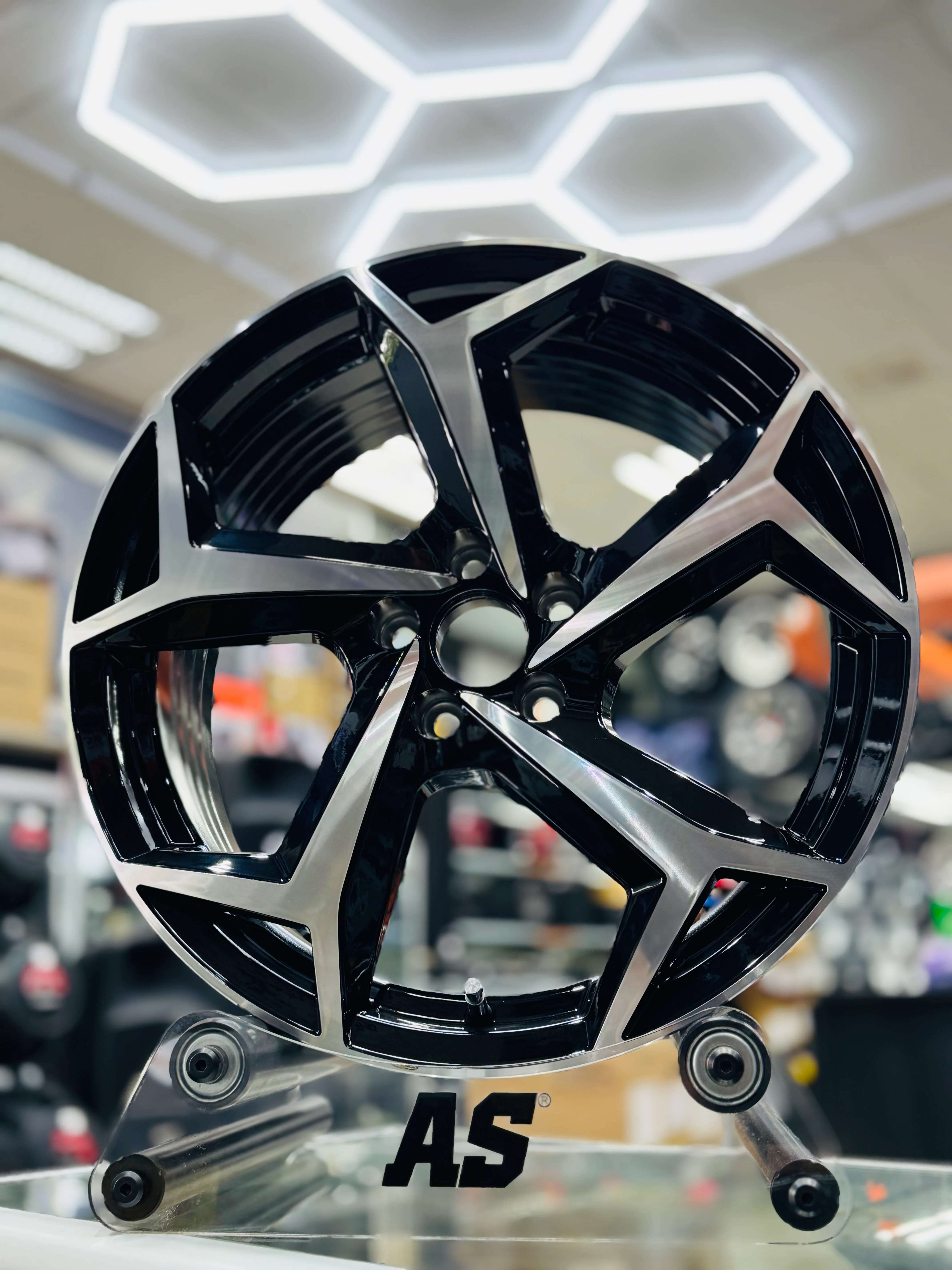 17”M7077 POLO8 AW RLINE 5/100 - Image 4