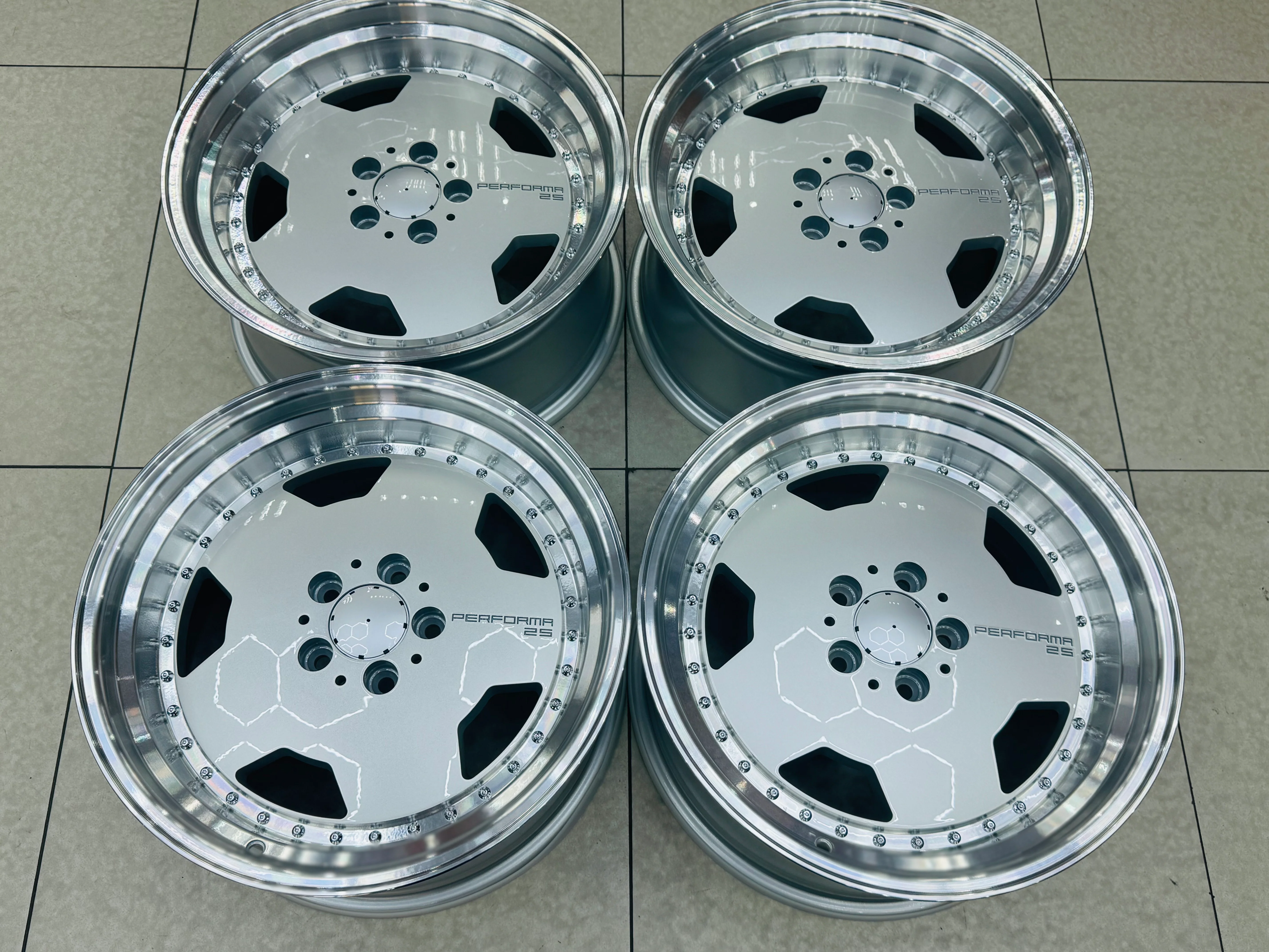 18” AMG PERFORMA 5-112 9J ALL ROUND - Image 9