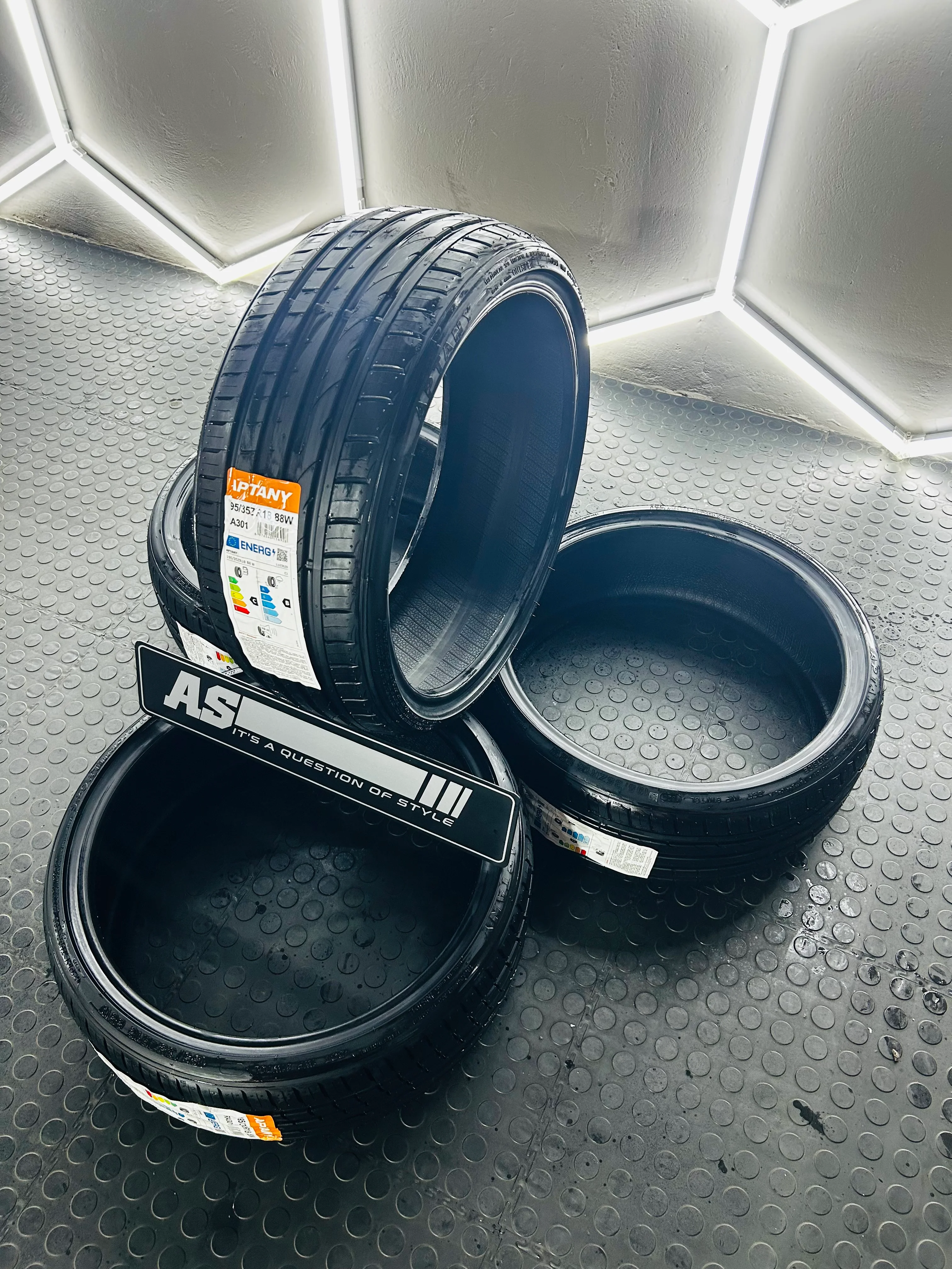 195/35/18 APTANY RA301 TYRE