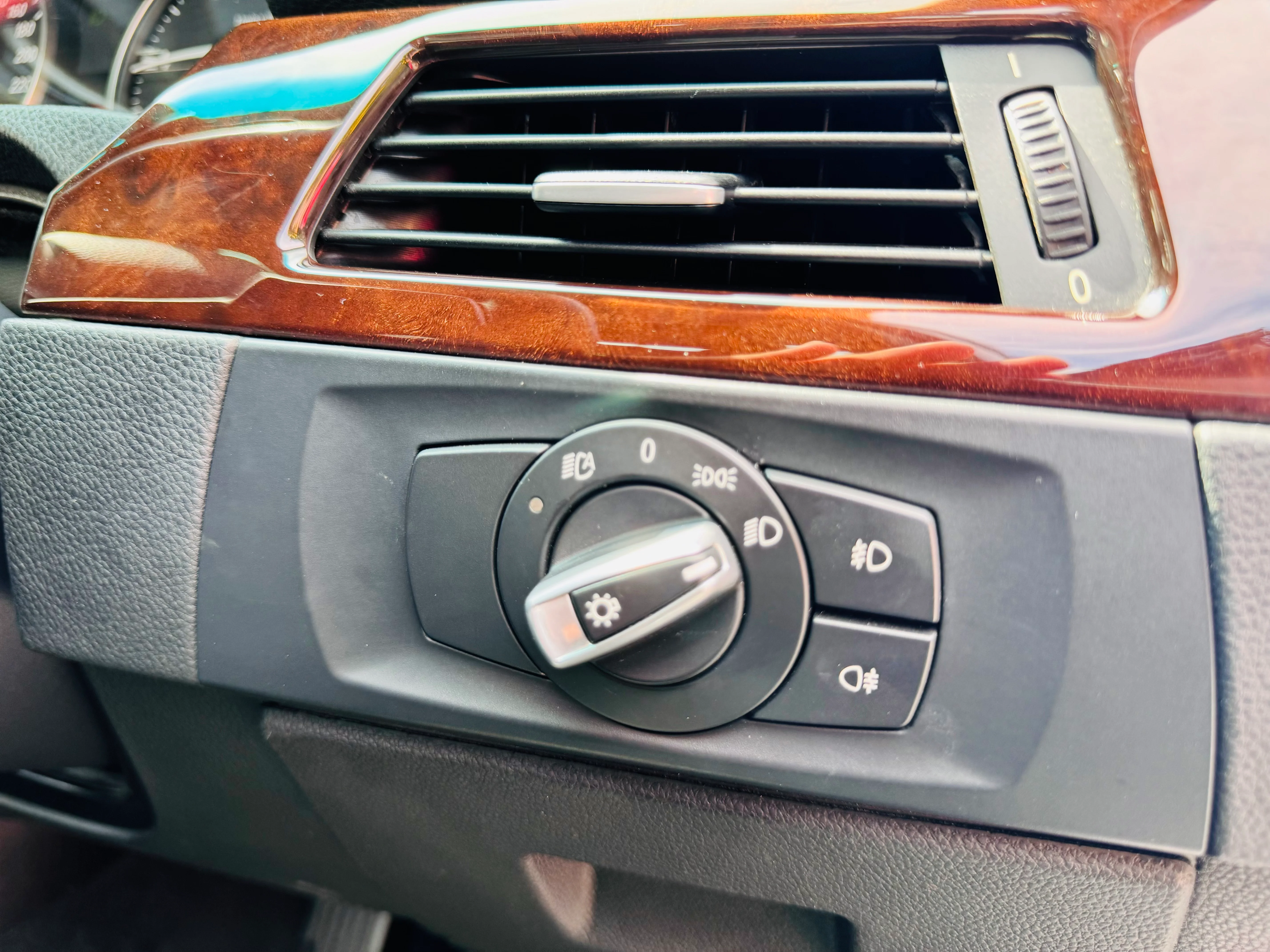 2010 E90 320D - Image 34