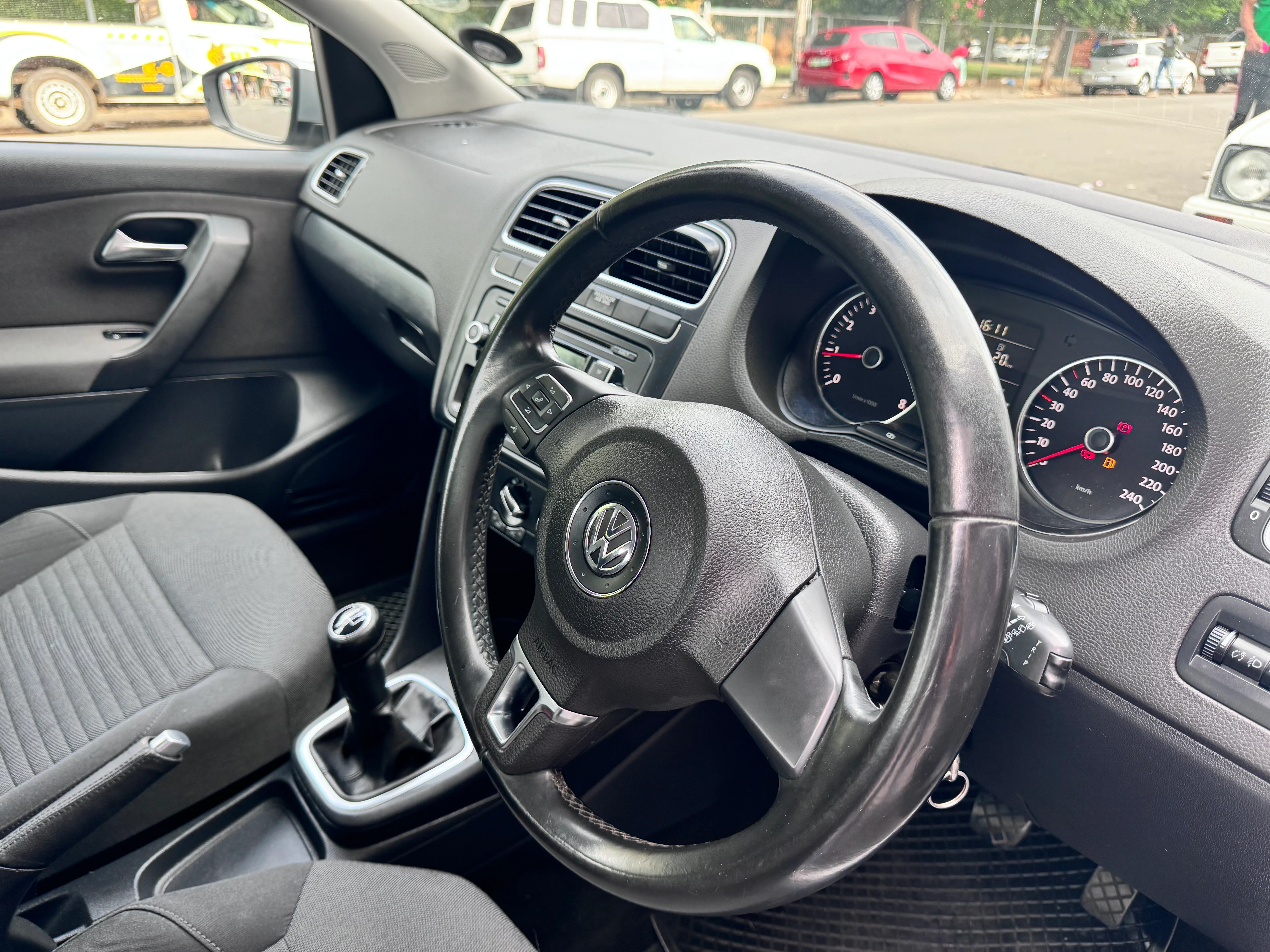 2012 POLO 6R comfort line - Image 15