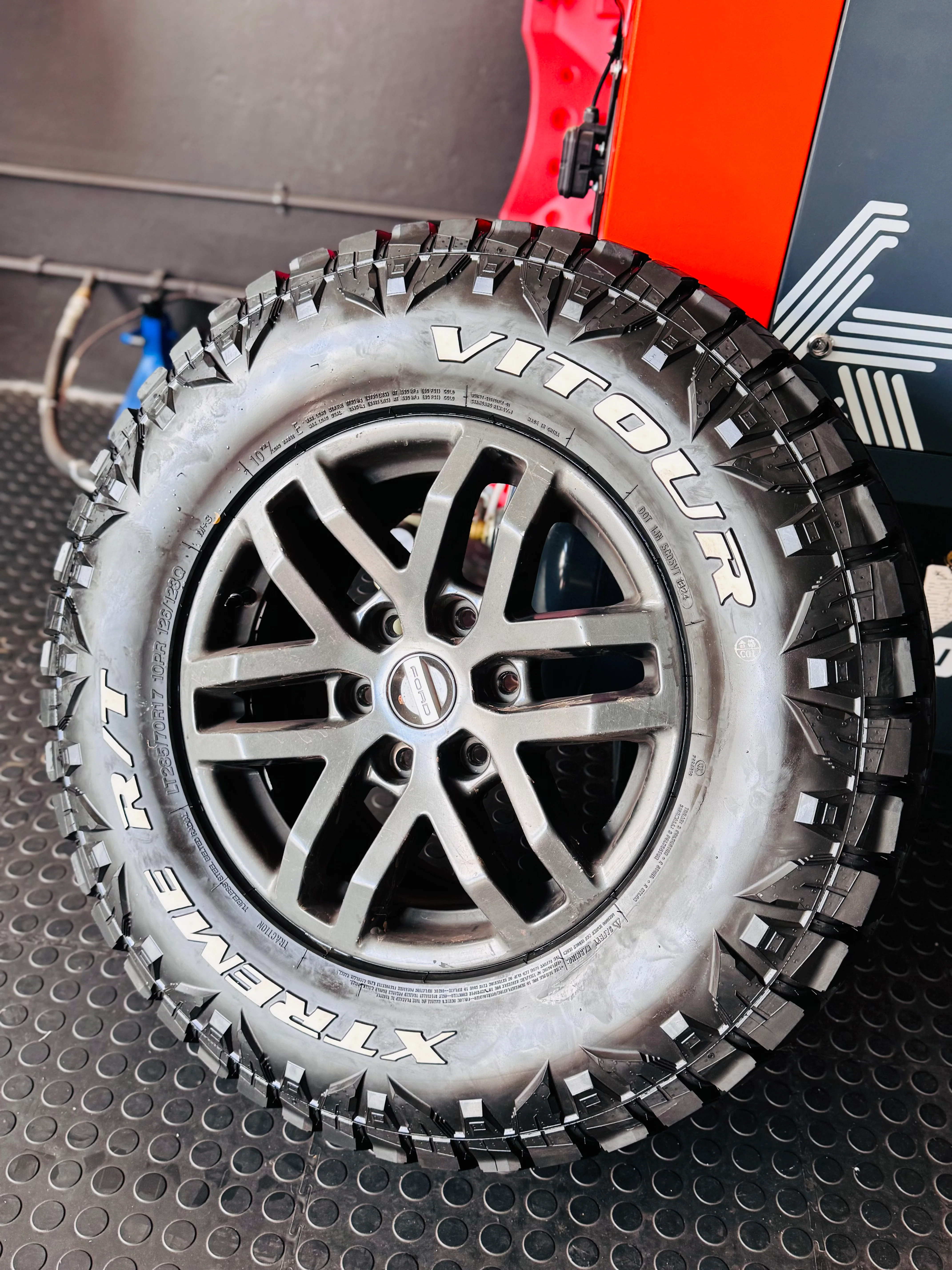 265/60/18 3PLY SIDE WALL VITOUR XTREME RT x10 TYRES - Image 4