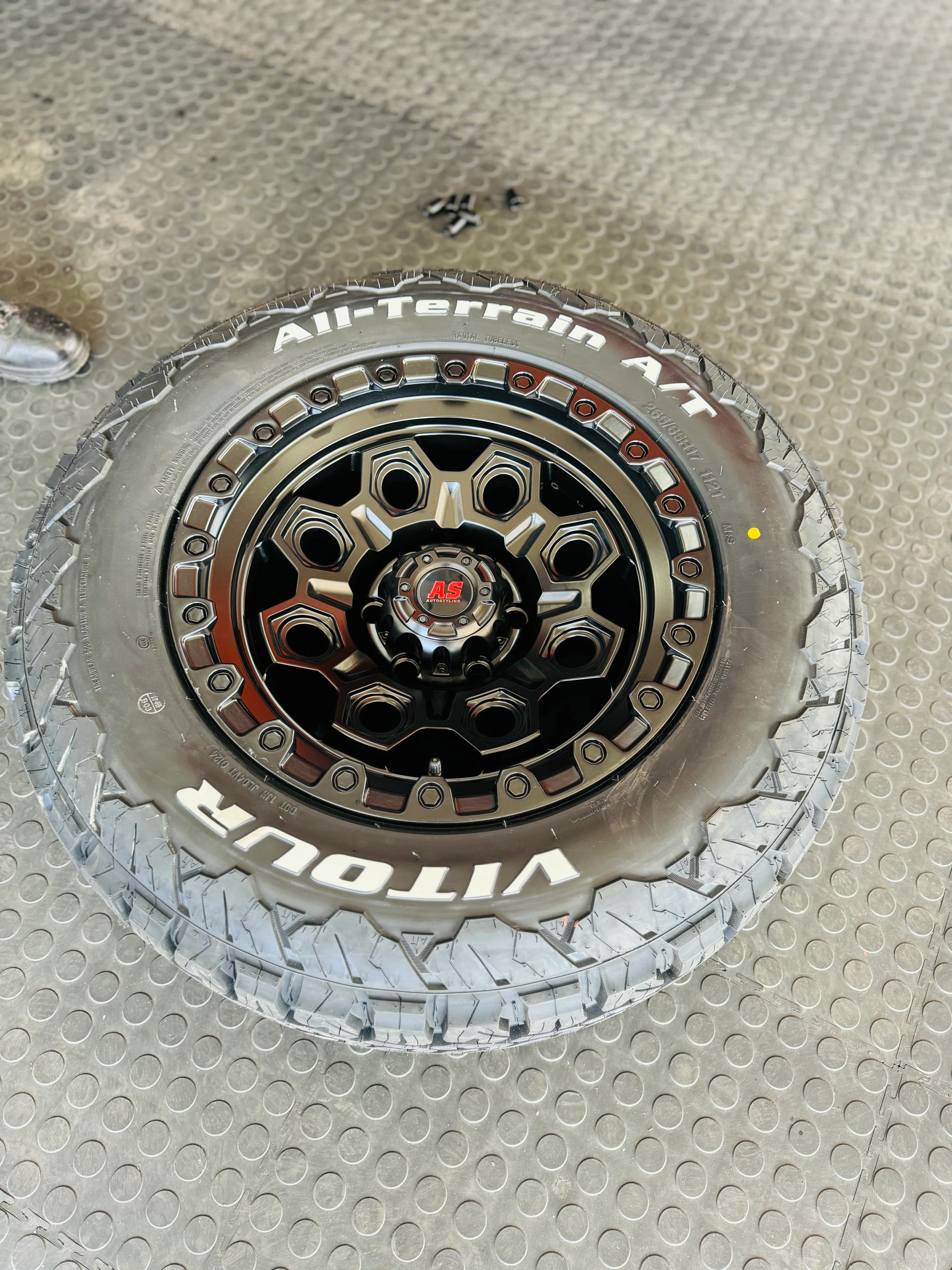 265/65/17 VITOUR BF STYLE A/T TYRE WHITE LETTER - Image 7