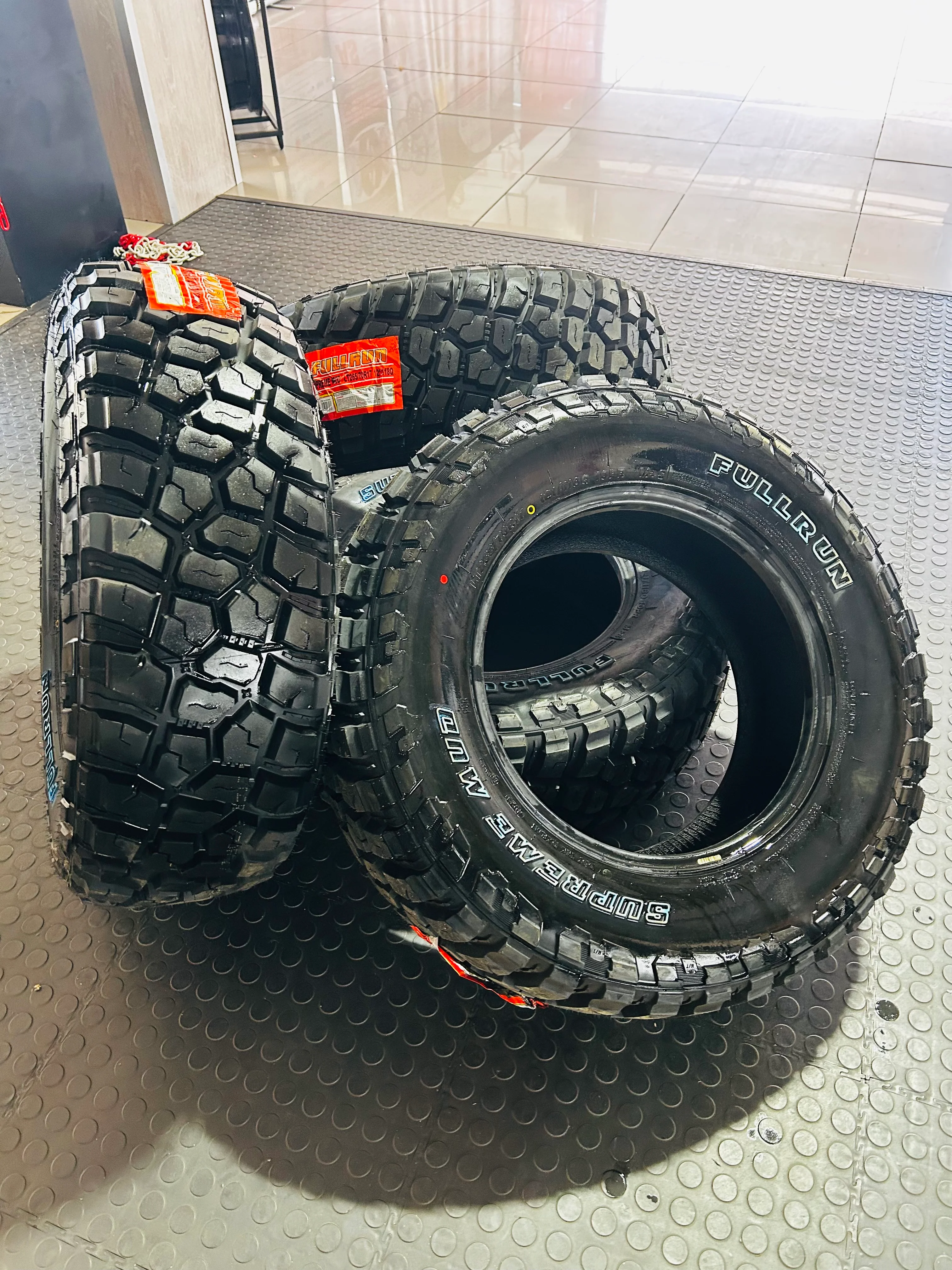265/70/17 FULLRUN MUD TERRAIN TYRES - Image 2
