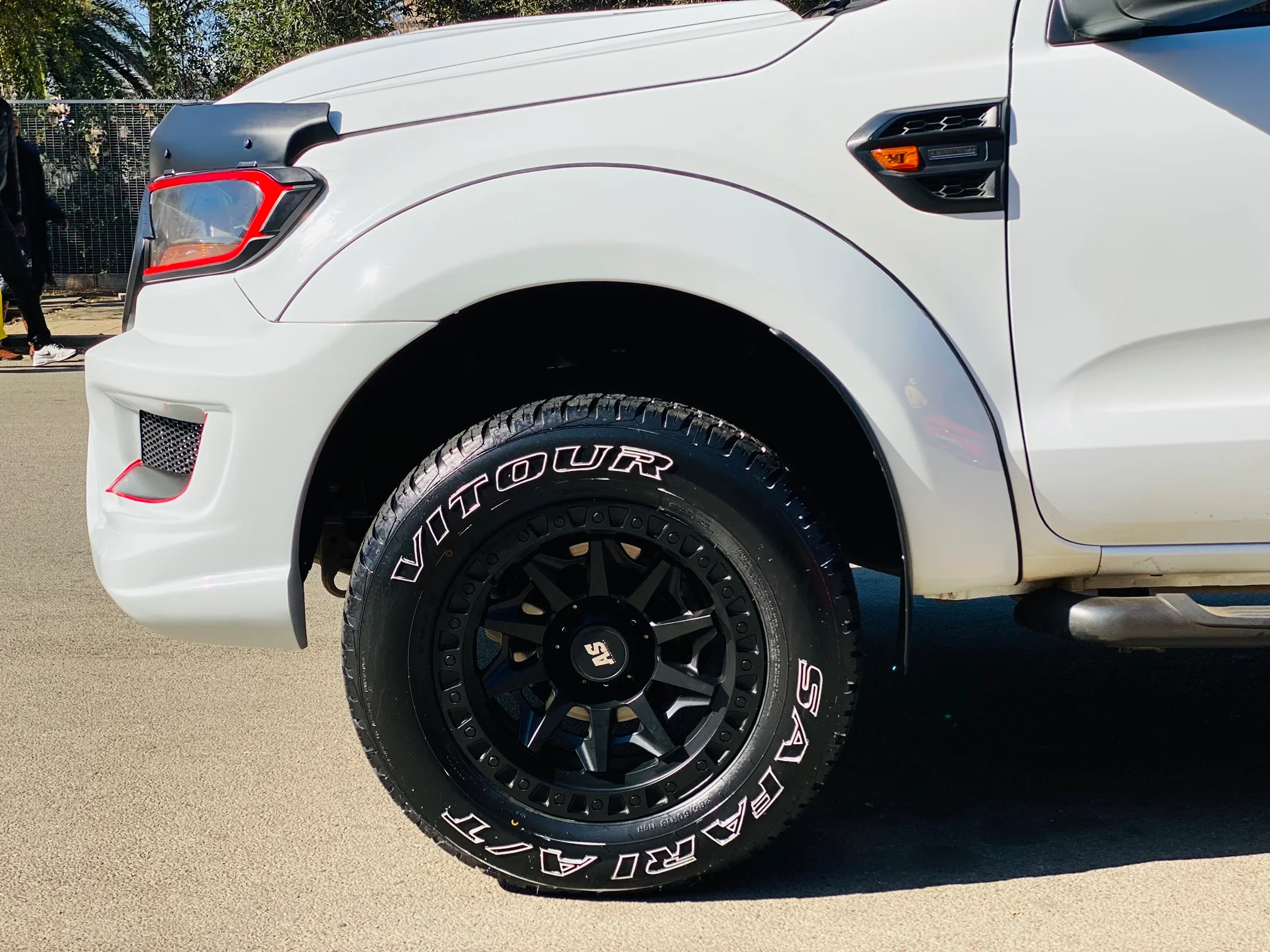 285/60/18 VITOUR SAFARI A/T TYRE WHITE LETTER - Image 9