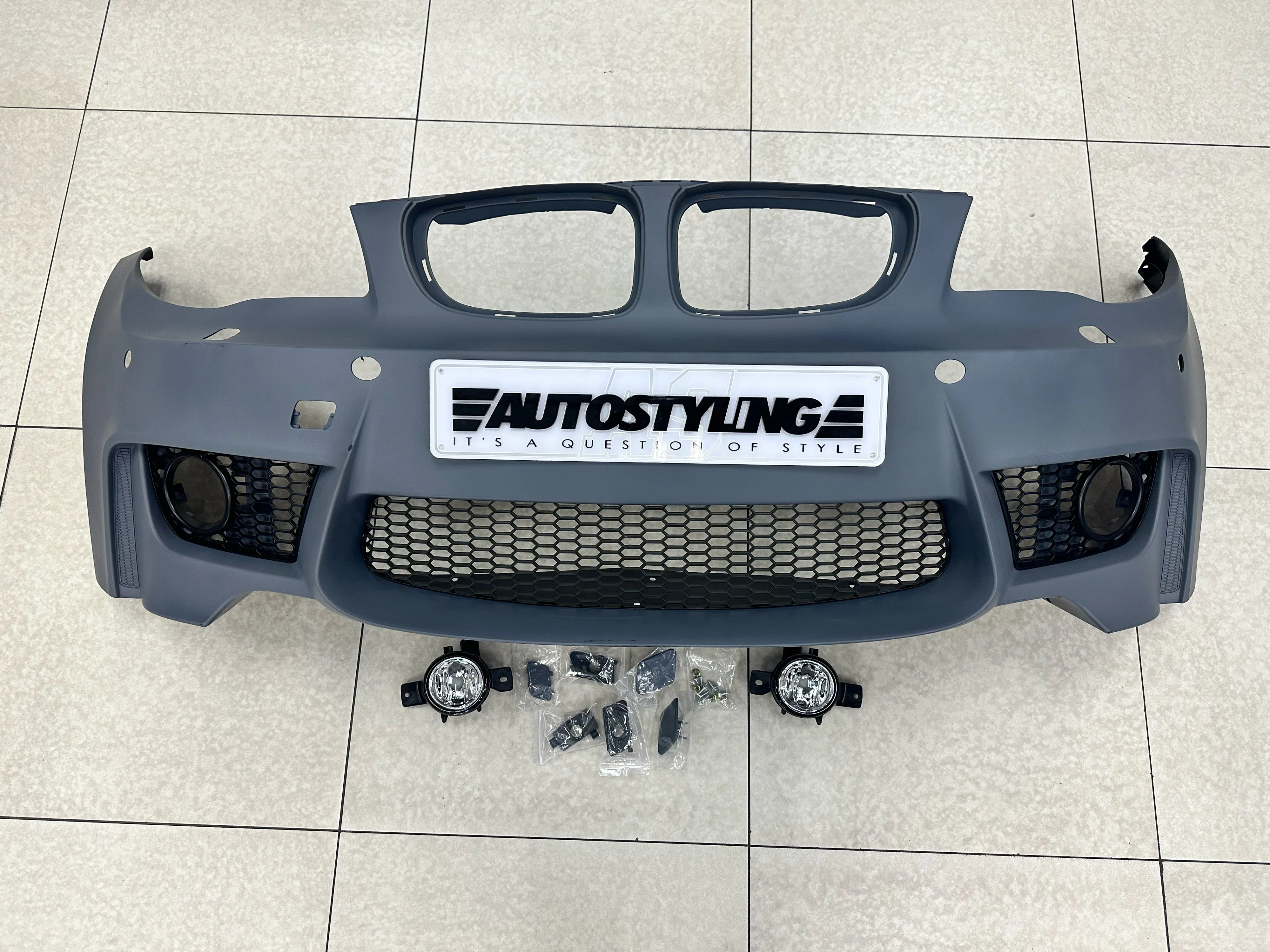 BM E82/ E87 TO 1M FRONT BUMPER UPGRADE - Image 4
