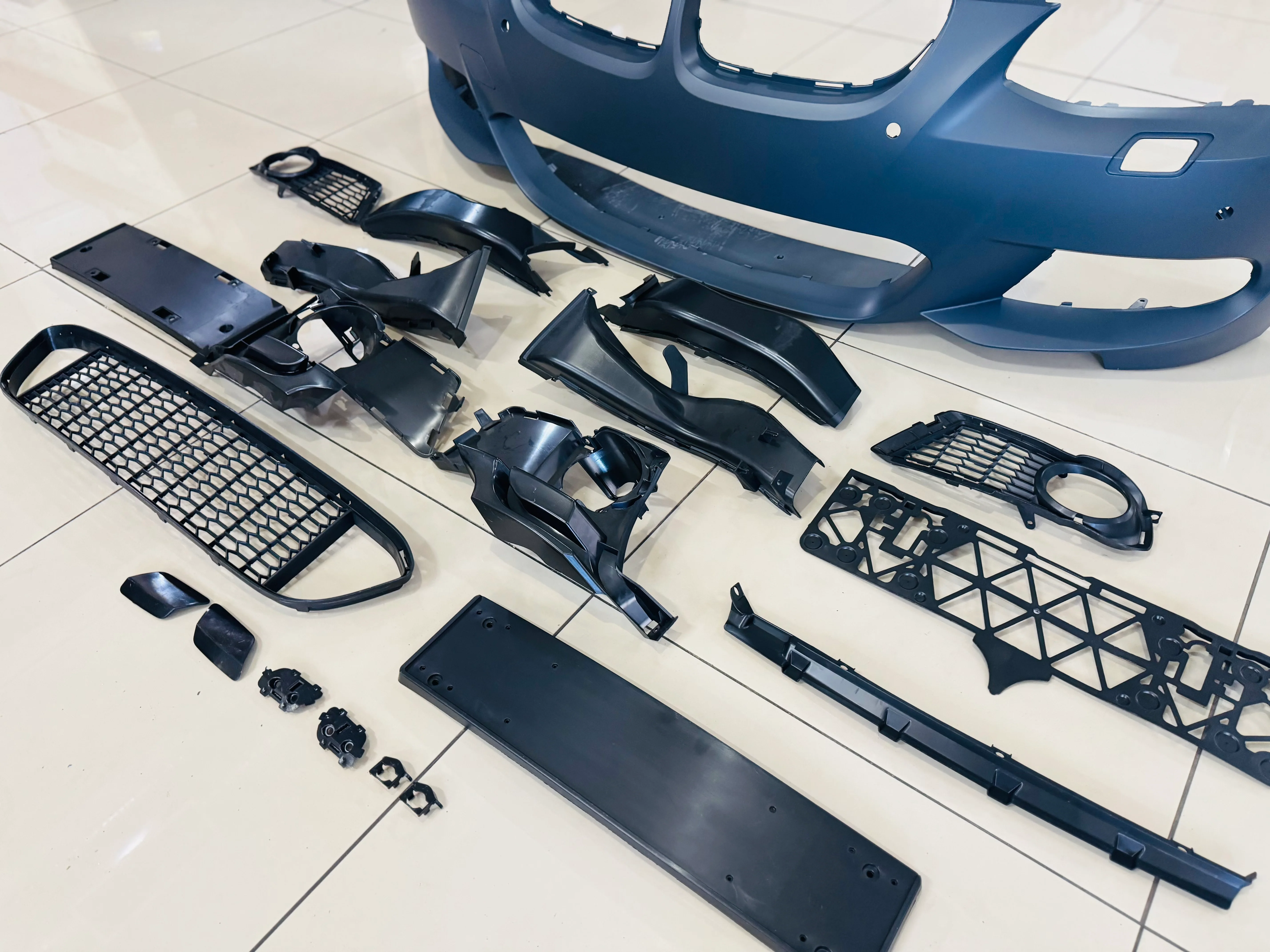 BM E92 2door MTECH FRONT BUMPER UPGRADE facelift 2009-2012 - Image 3