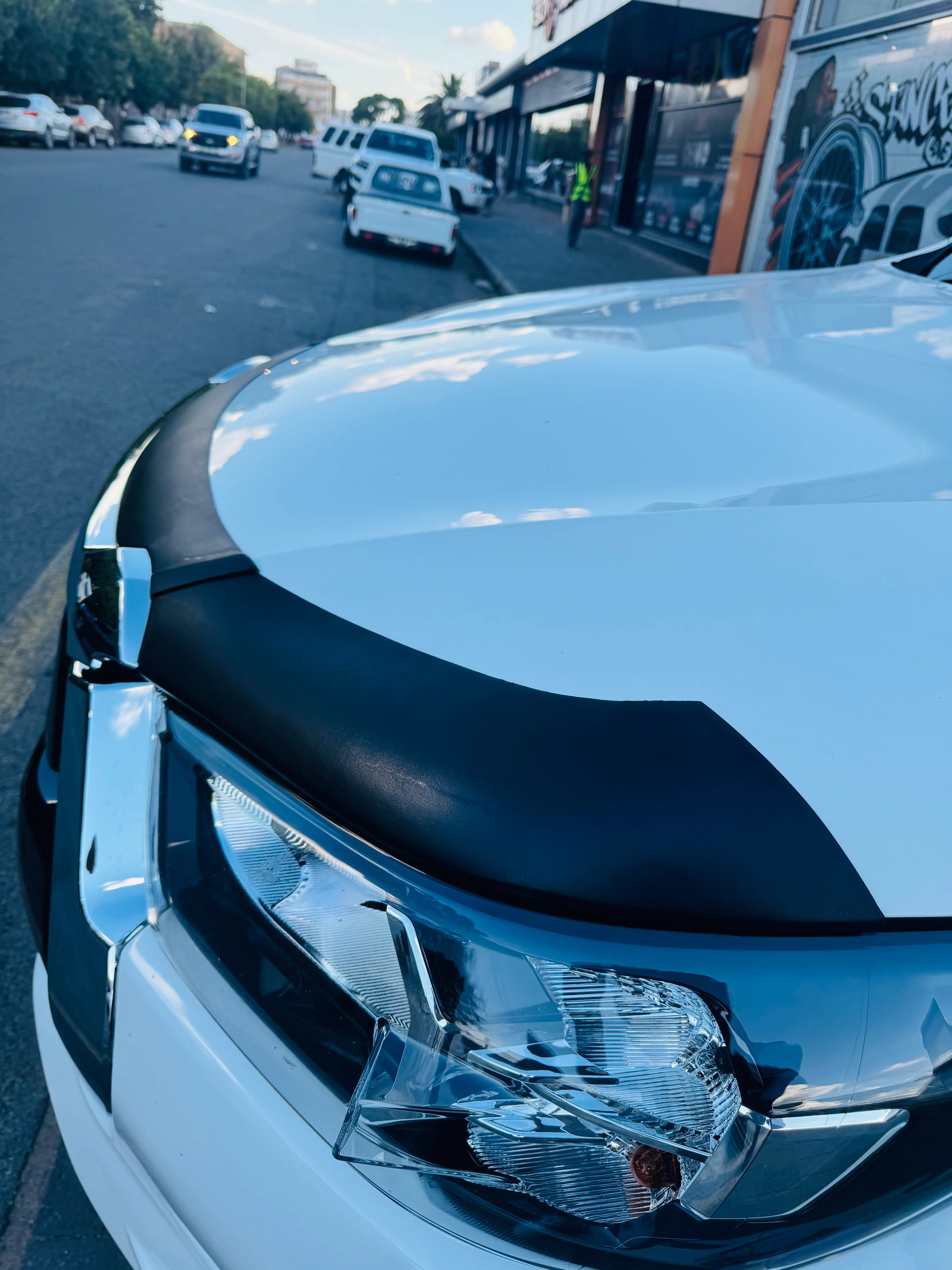 Bonnet guard HILUX 2021+ stick on Matt black - Image 2