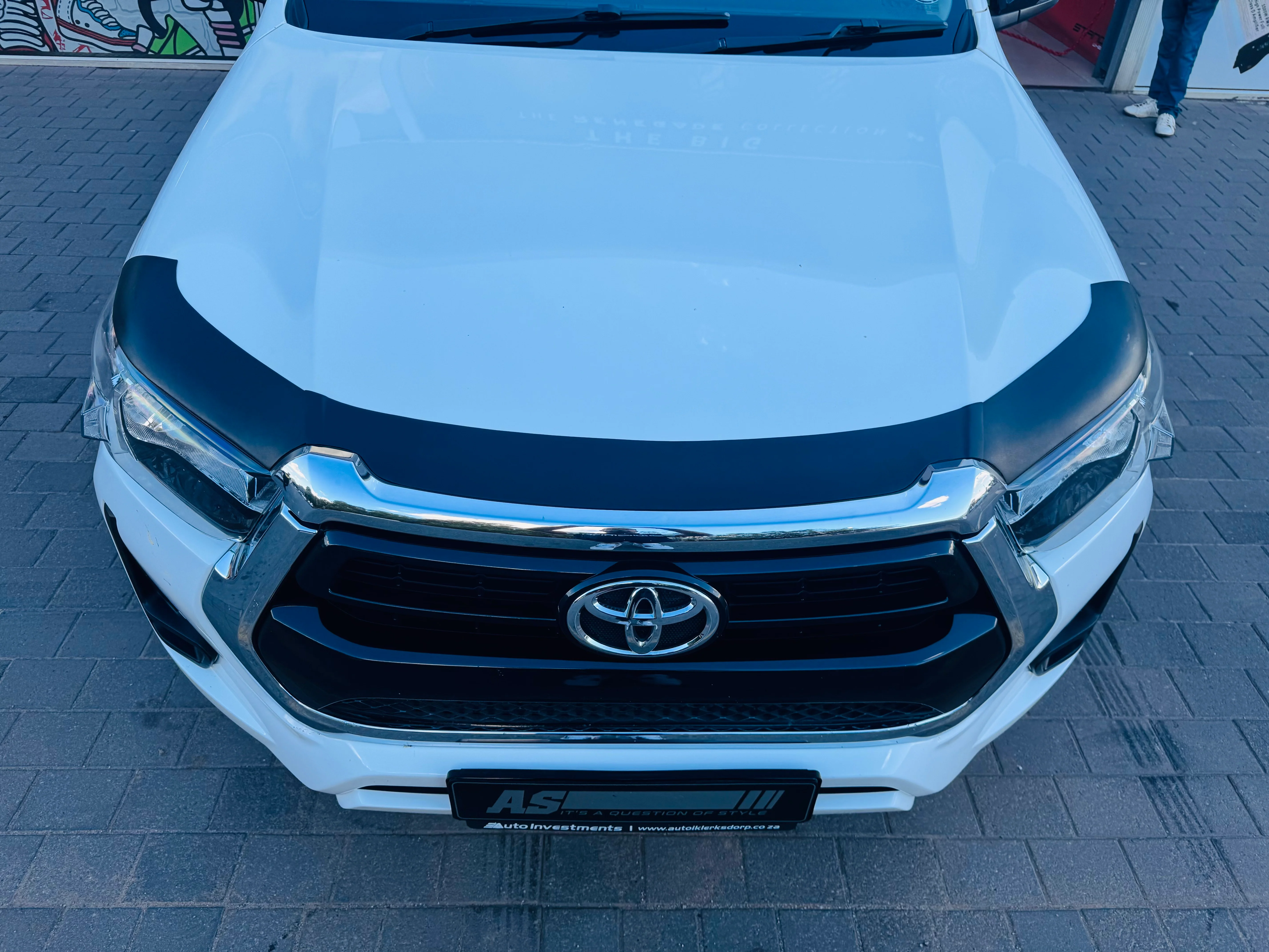 Bonnet guard HILUX 2021+ stick on Matt black - Image 4