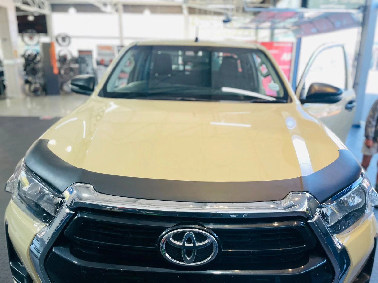 Bonnet guard HILUX 2021+ stick on Matt black - Image 7