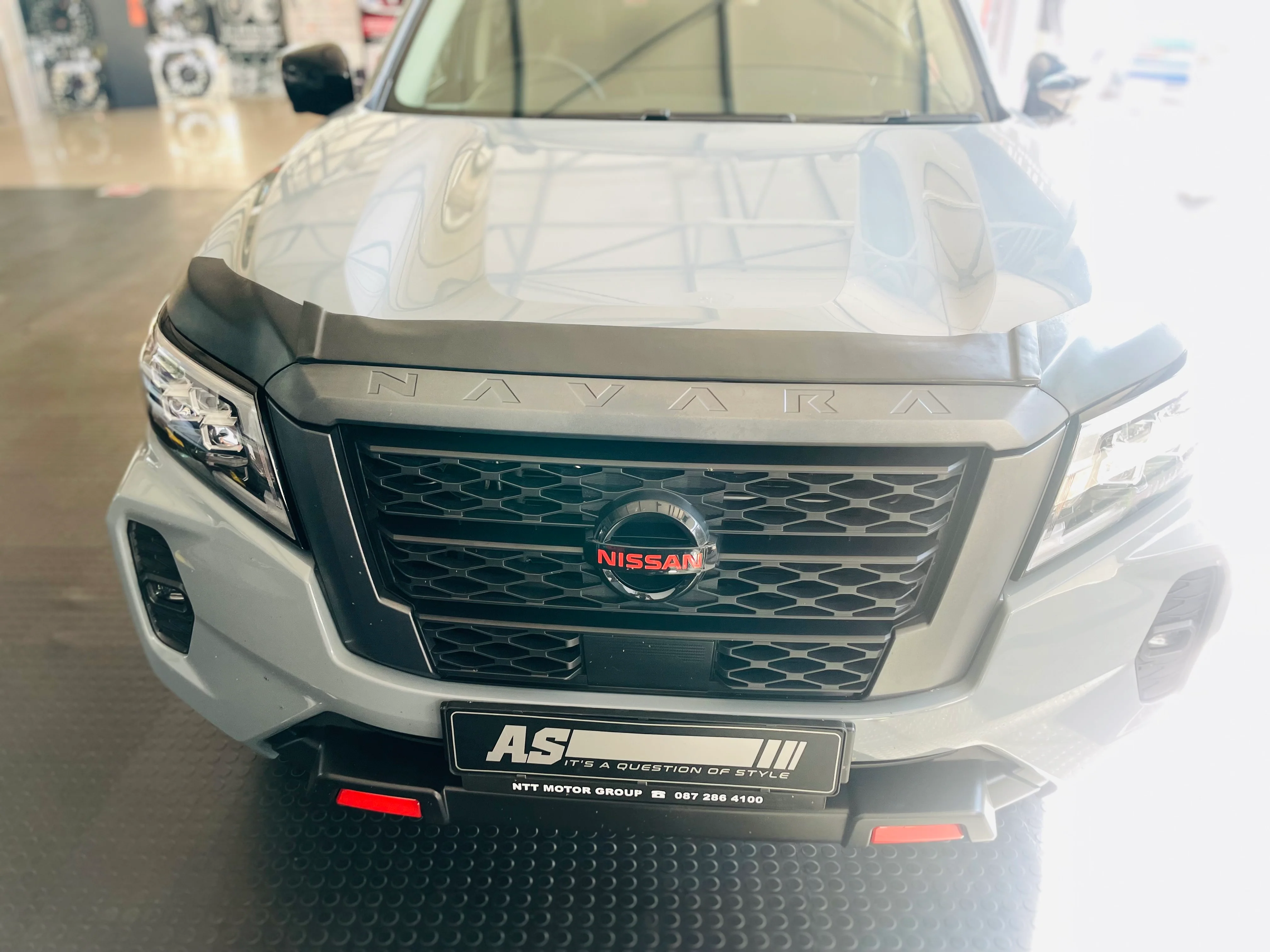 Bonnet guard NISSAN NAVARA PRO4 2021+ stick on Matt black - Image 4