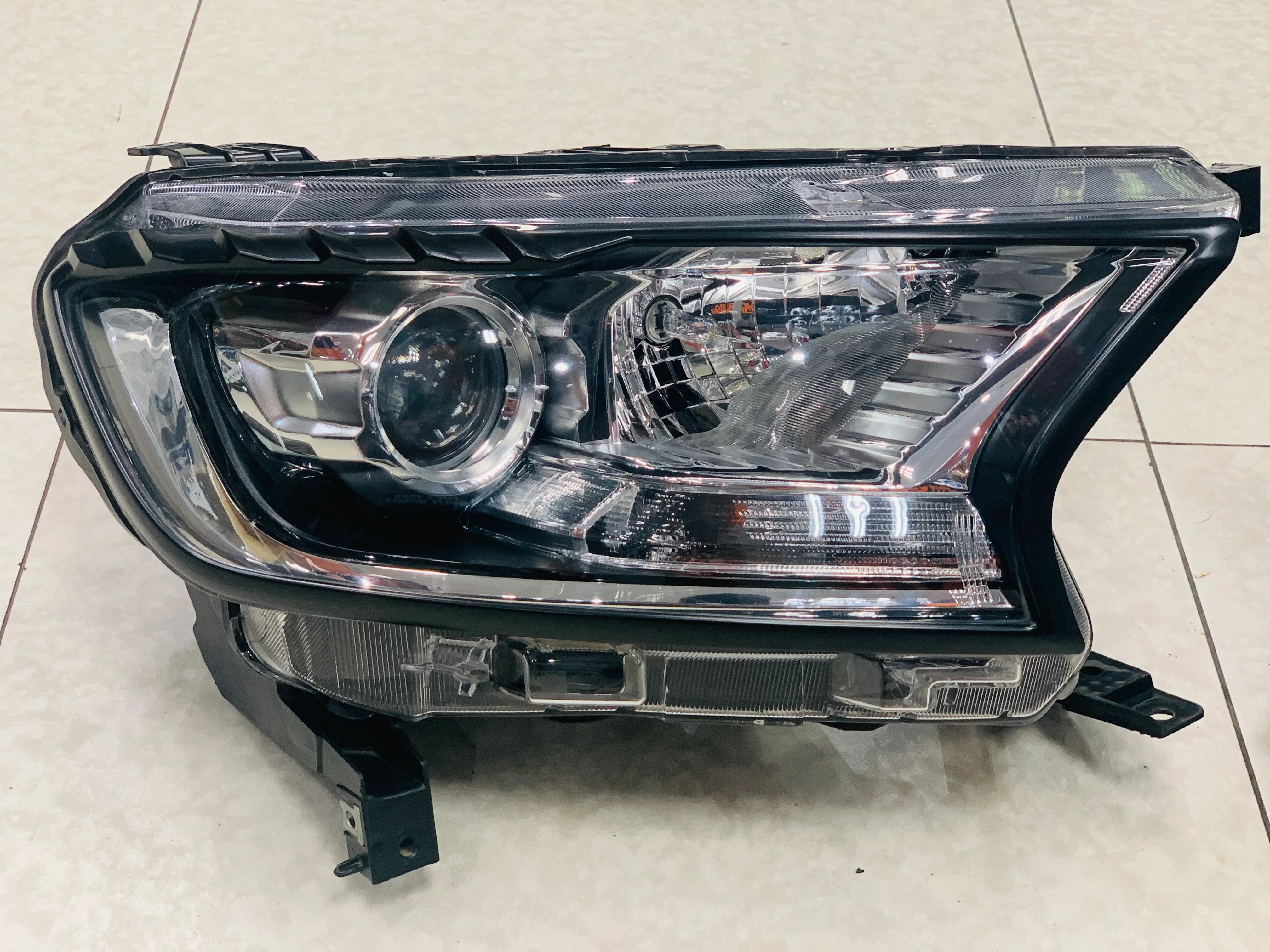 Ford ranger OEM 2018 WILDTRAK PREOWNED headlights - Image 2