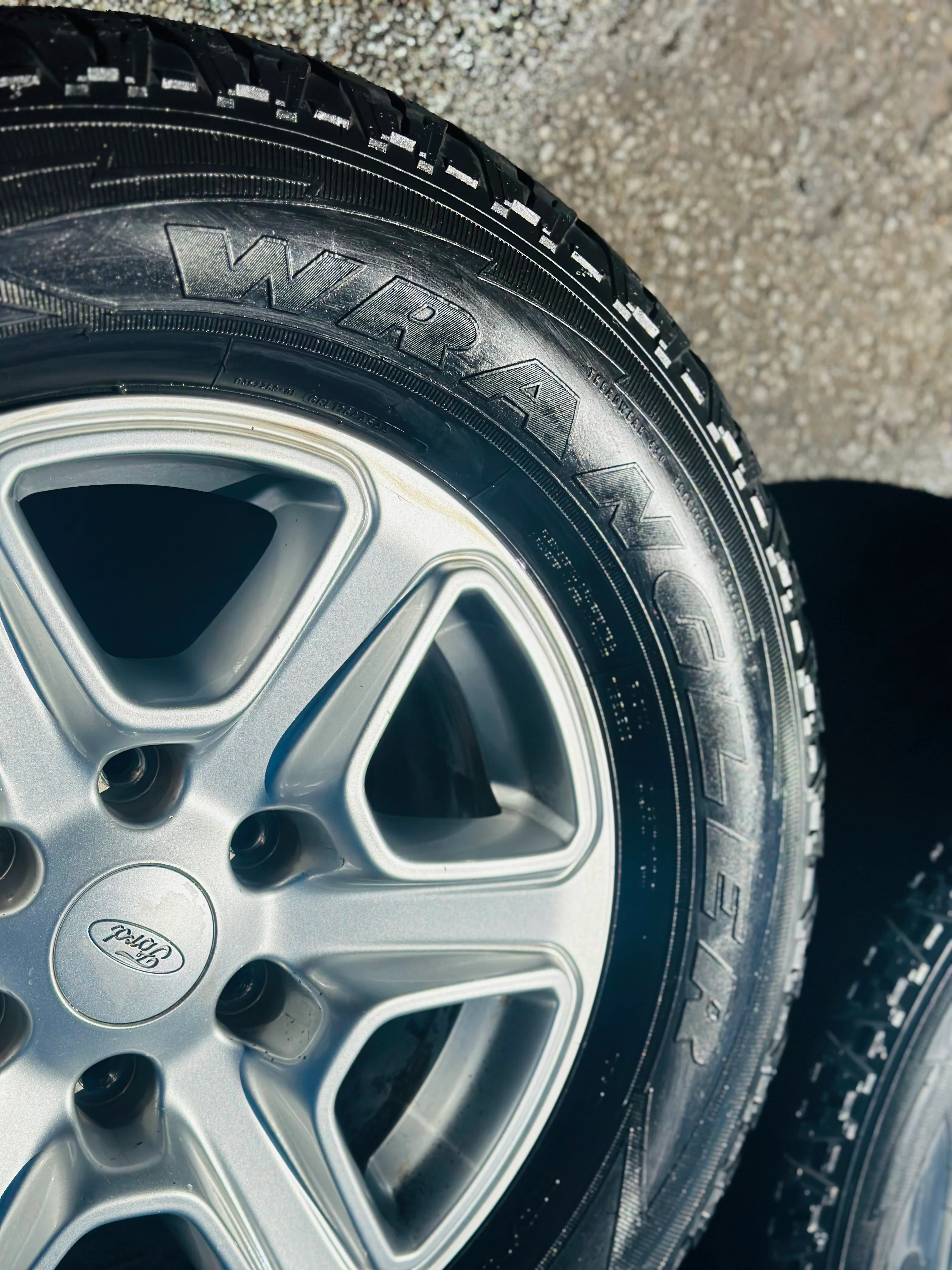 FORD RANGER OEM XLT USED RIMS & TYRES - Image 8