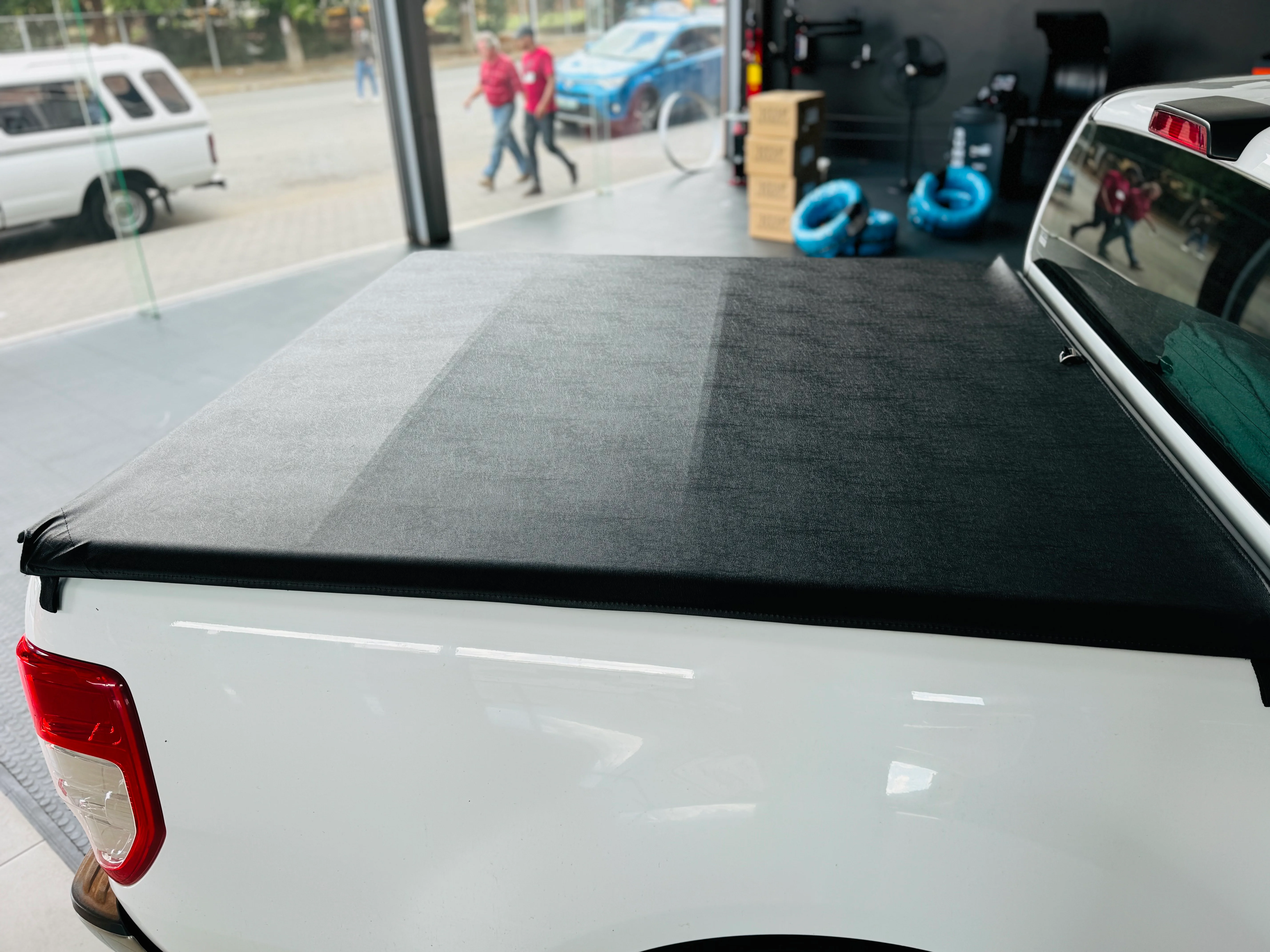 FORD RANGER T7 DOUBLE CAB TONNEAU COVER - Image 2