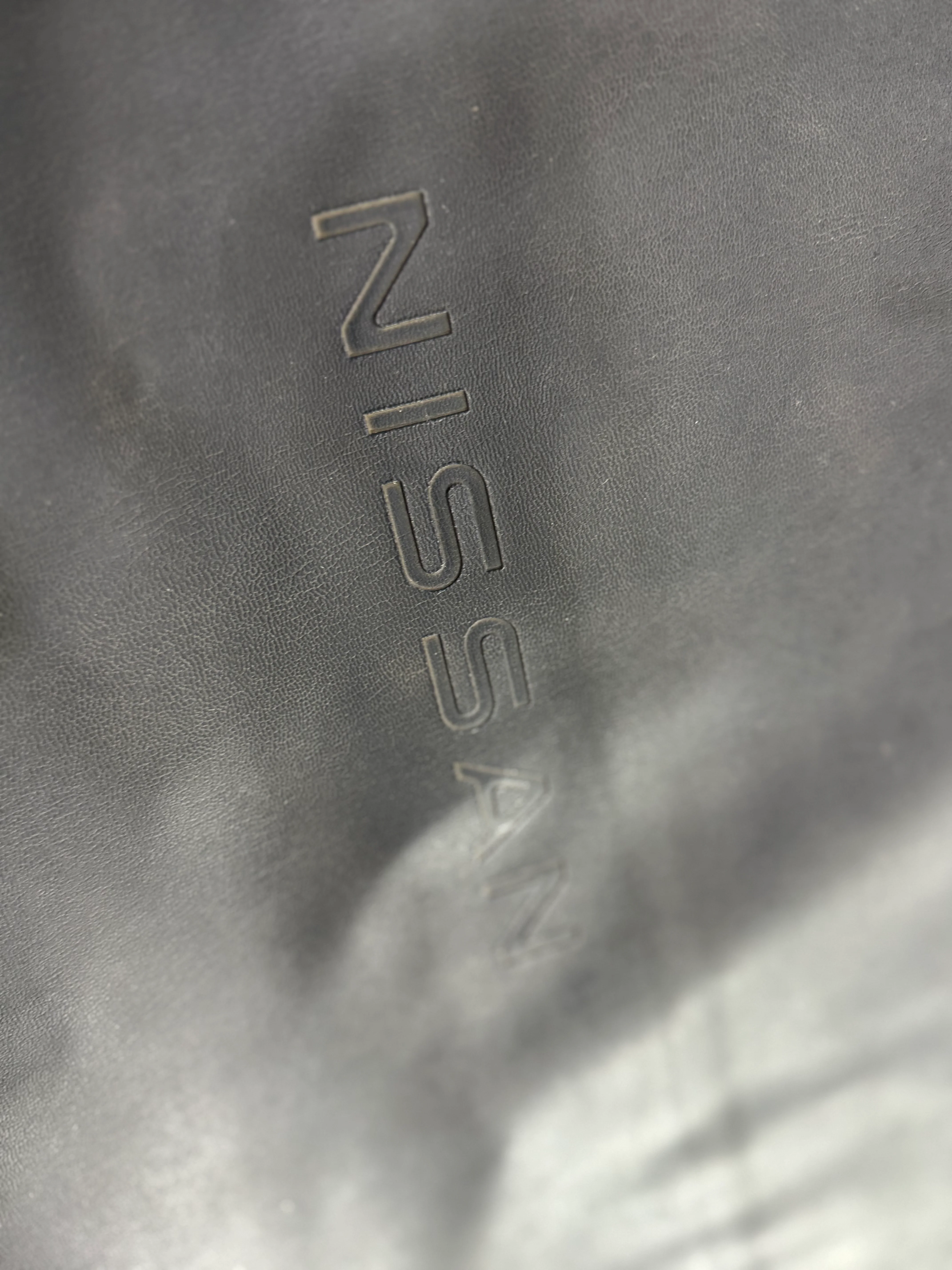 NISSAN NAVARA 2021+ OEM ROLL BAR & TONNEAU COVER PREOWNED - Image 6