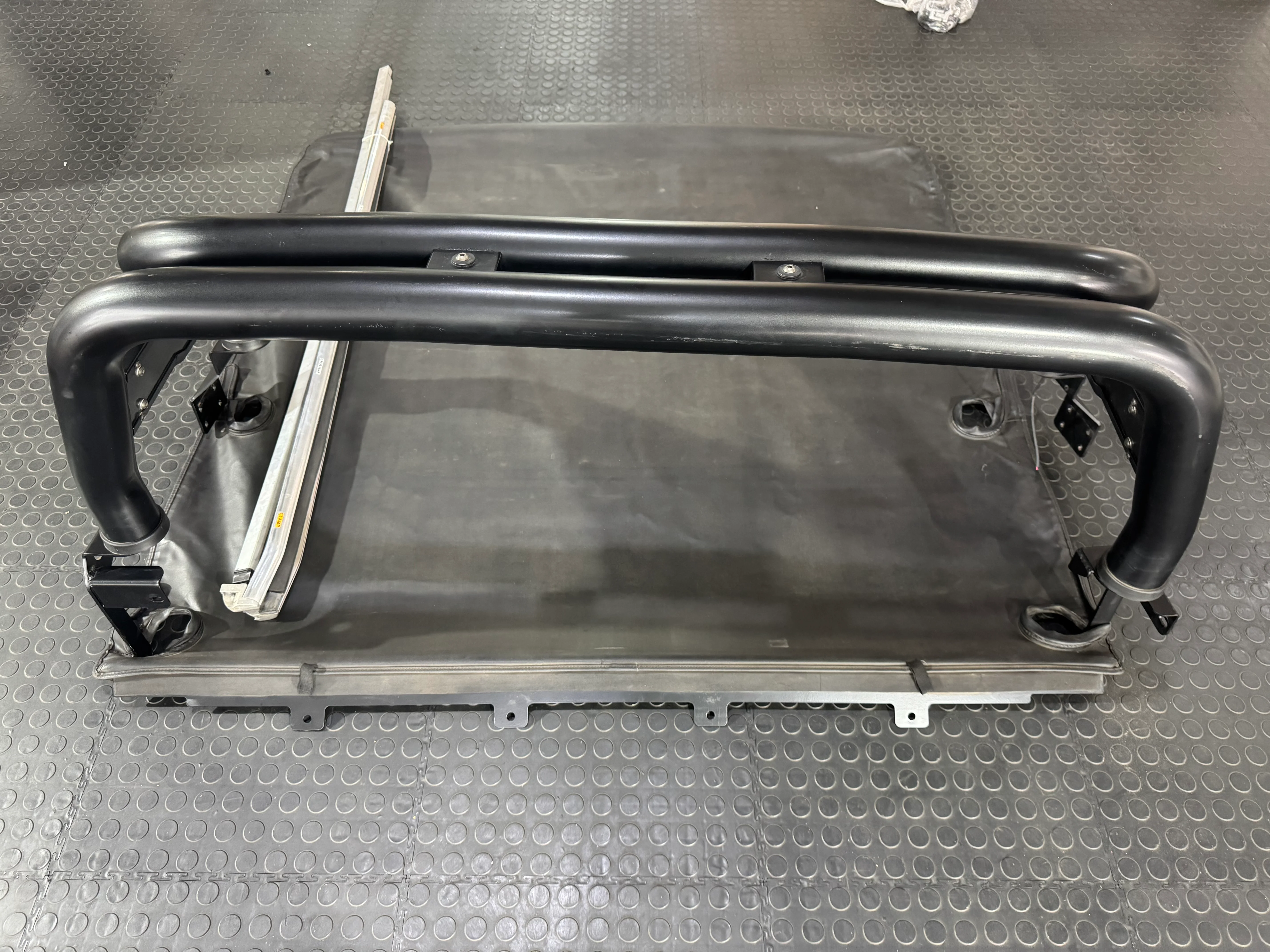 NISSAN NAVARA 2021+ OEM ROLL BAR & TONNEAU COVER PREOWNED - Image 8