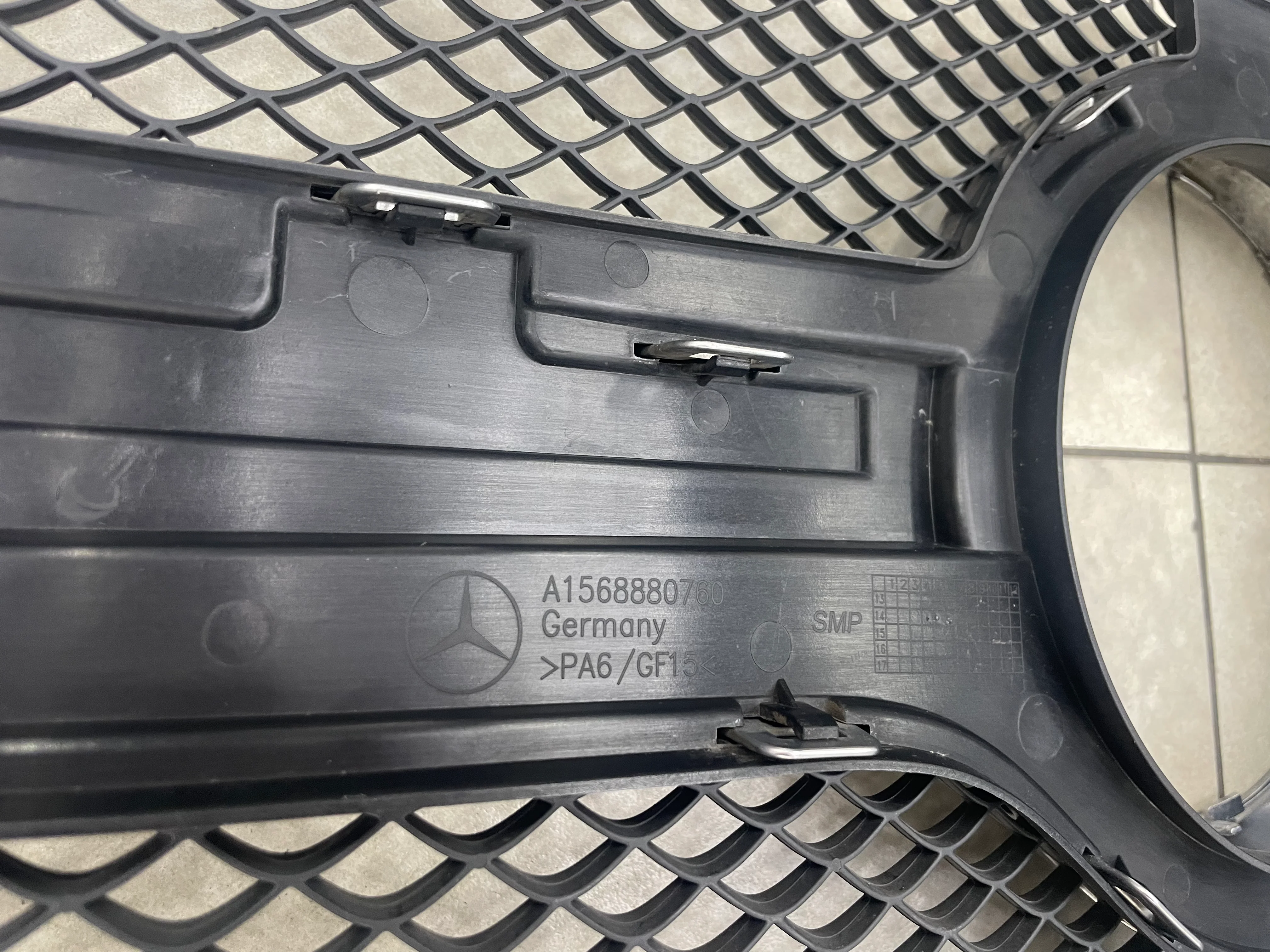 OEM MERCEDES GLA45  PREOWNED GRILL - Image 4