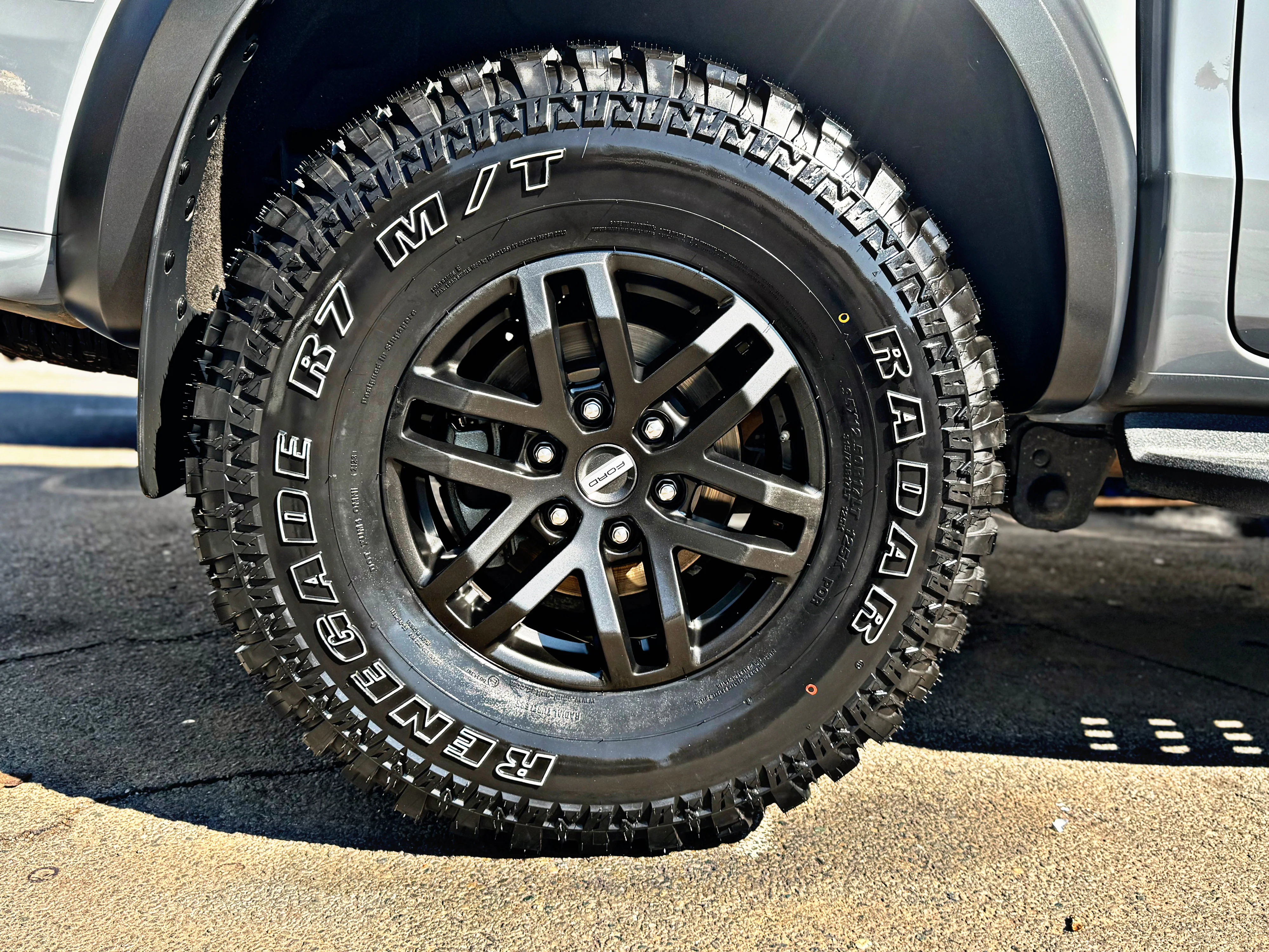 RADAR RENEGADE R7 35x12.5 R17 WHITE LETTERS - Image 3