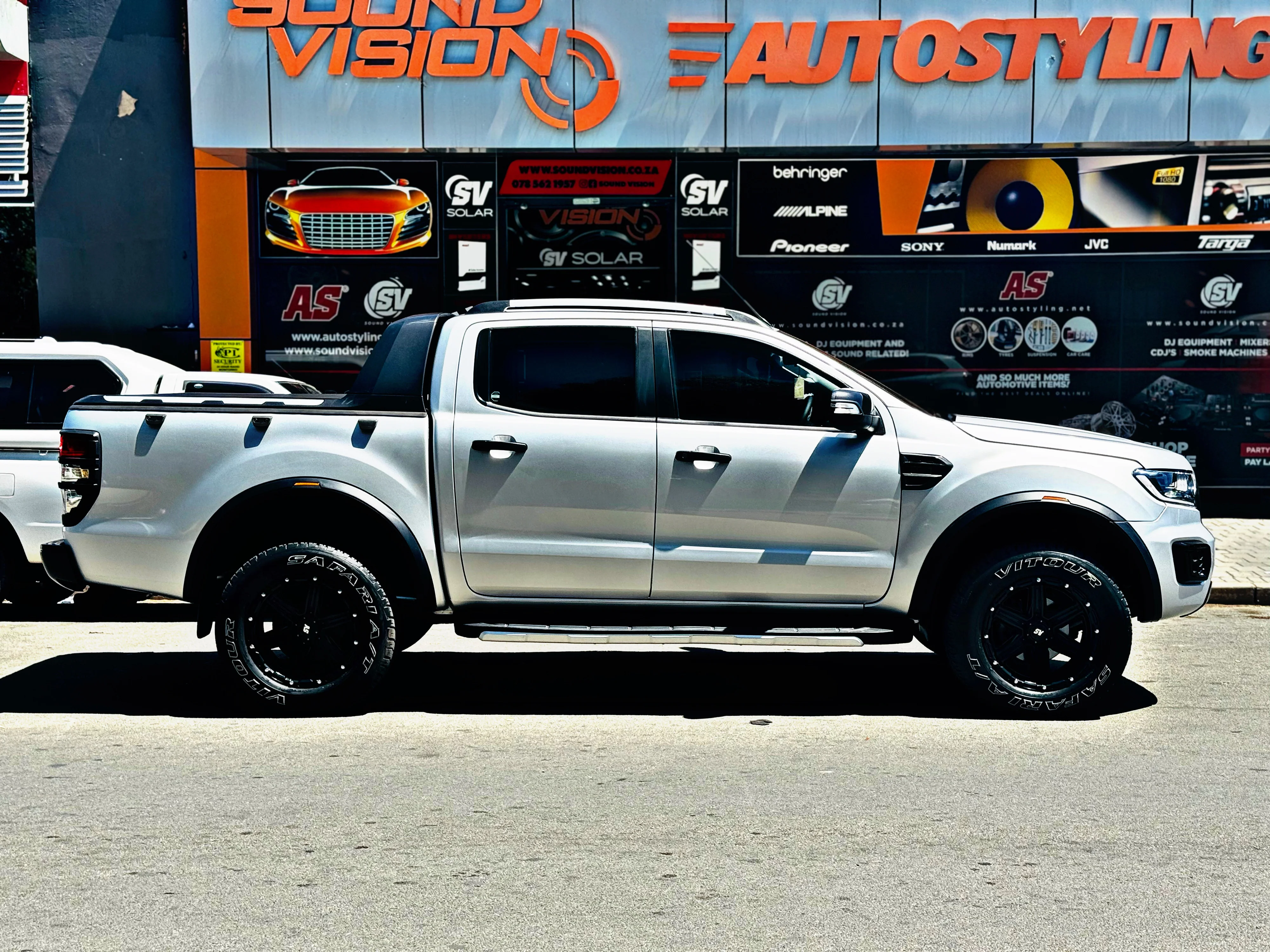 RANGER FX4 style MATT BLACK SLIM WHEEL ARCHES with reflector - Image 5