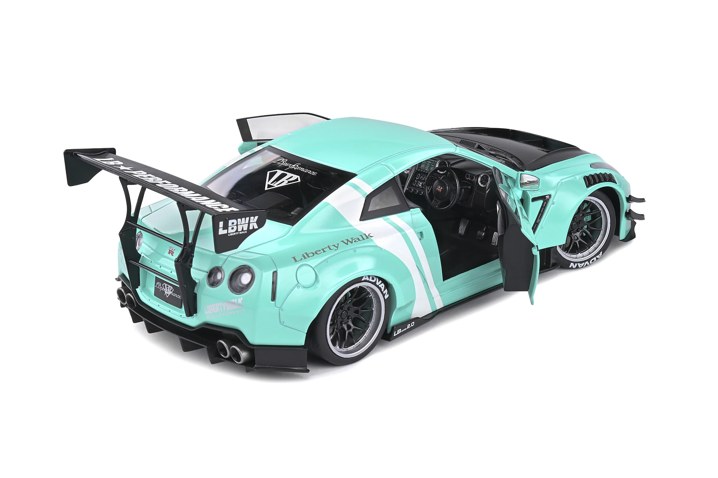 SOLIDO 1:18 SCALE MODEL CAR NISSAN GTR35 LB WALK - Image 3