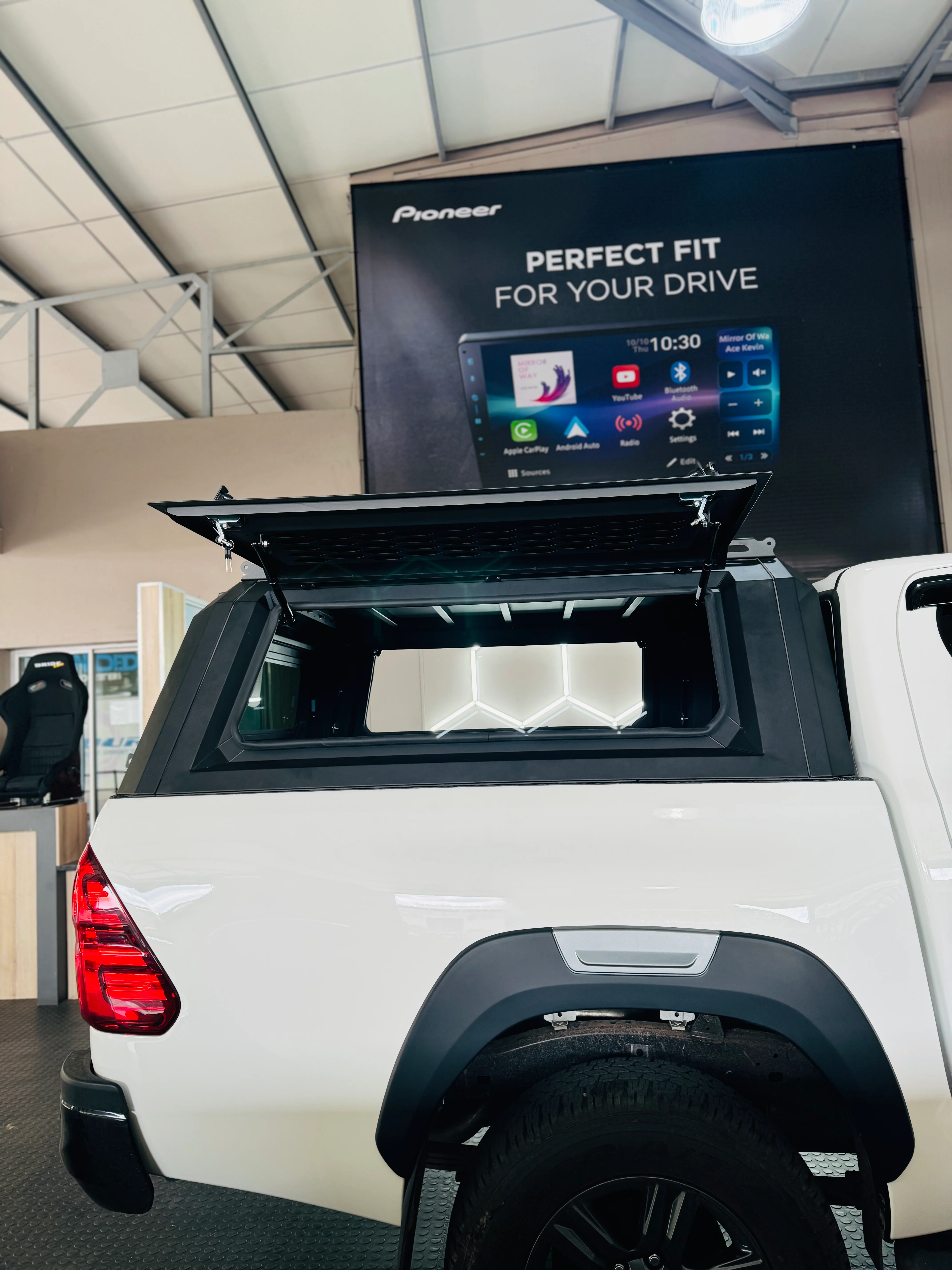 TOYOTA HILUX 2016+ BLACK STEEL CANOPY - Image 18