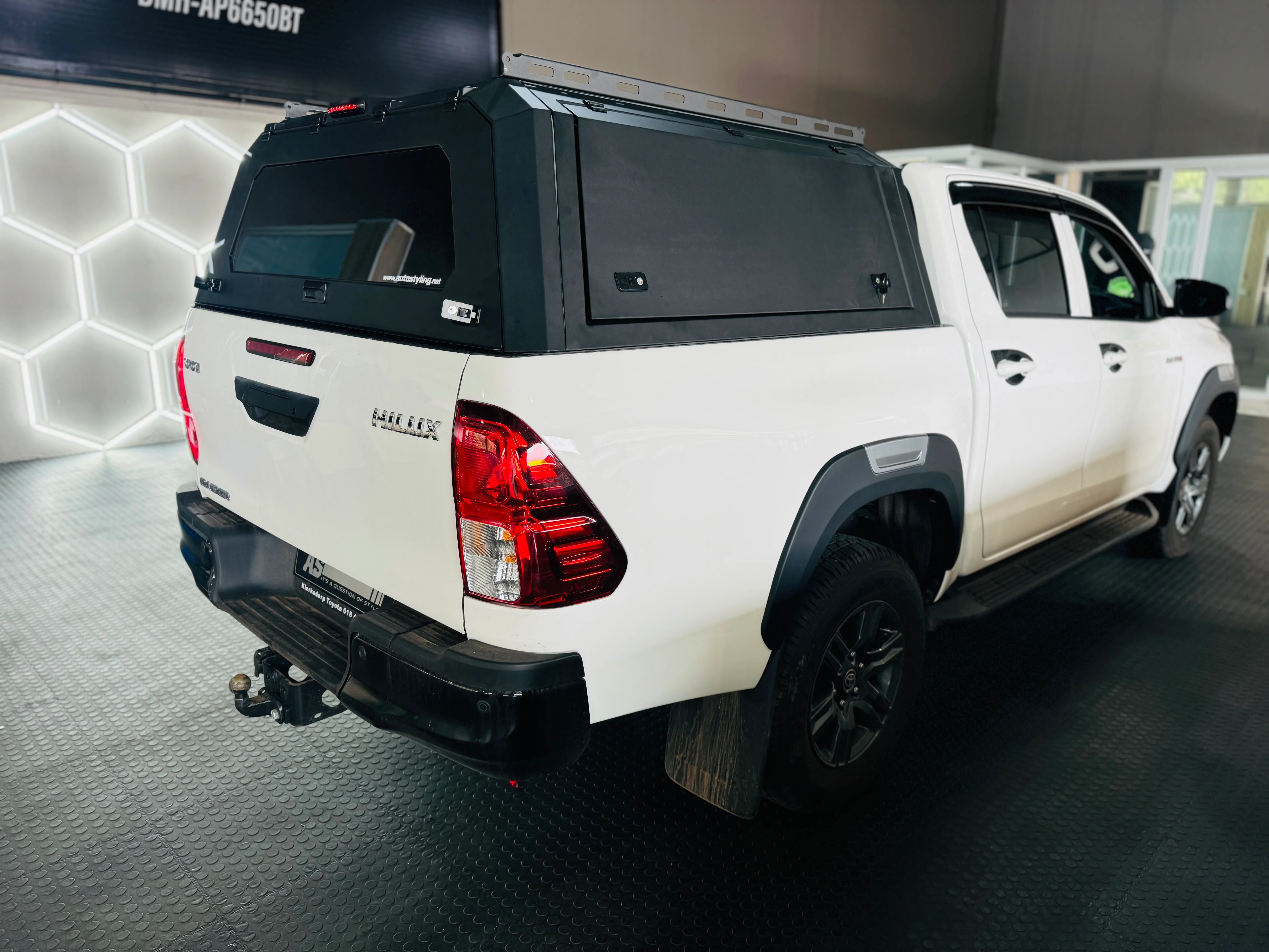 TOYOTA HILUX 2016+ BLACK STEEL CANOPY - Image 20