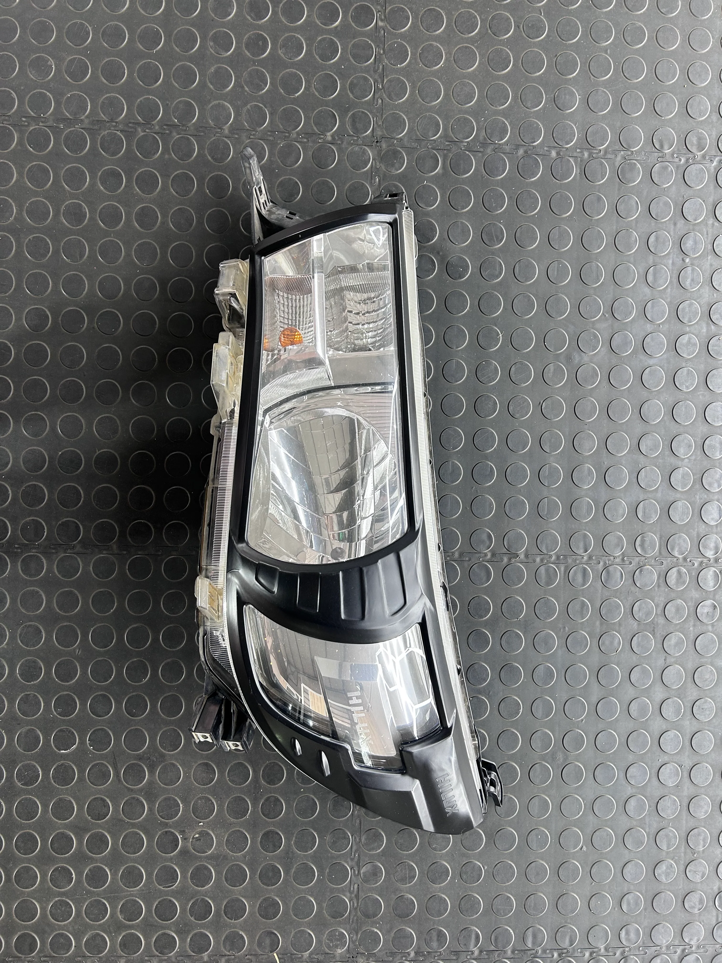 TOYOTA HILUX 2016+ GD6 OEM HEADLIGHTS PREOWNED - Image 8