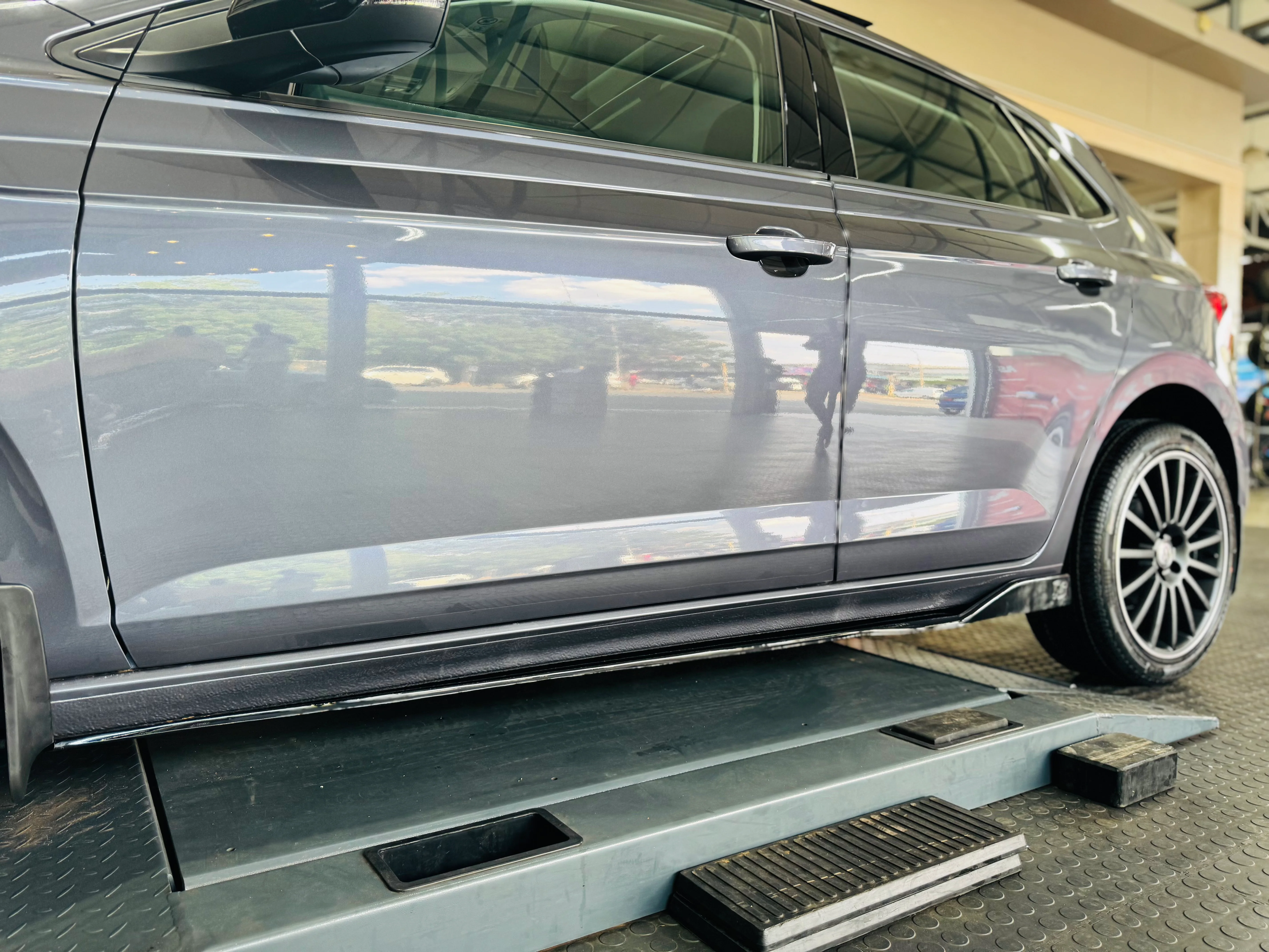UNIVERSAL SIDE SKIRT GLOSS BLACK WITH WING TYPE A - Image 11