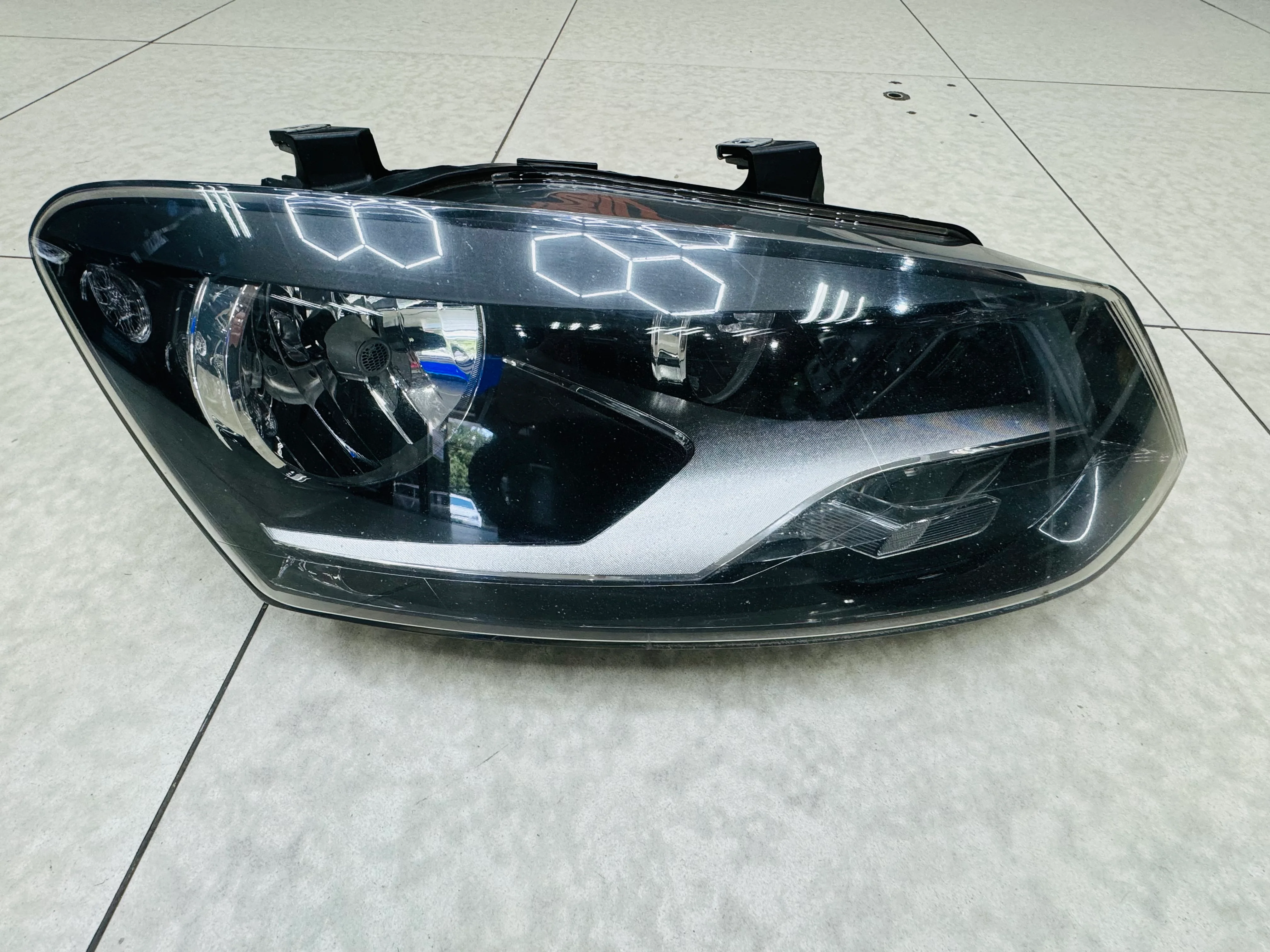 VW POLO 6 OEM PREOWNED headlights - Image 3