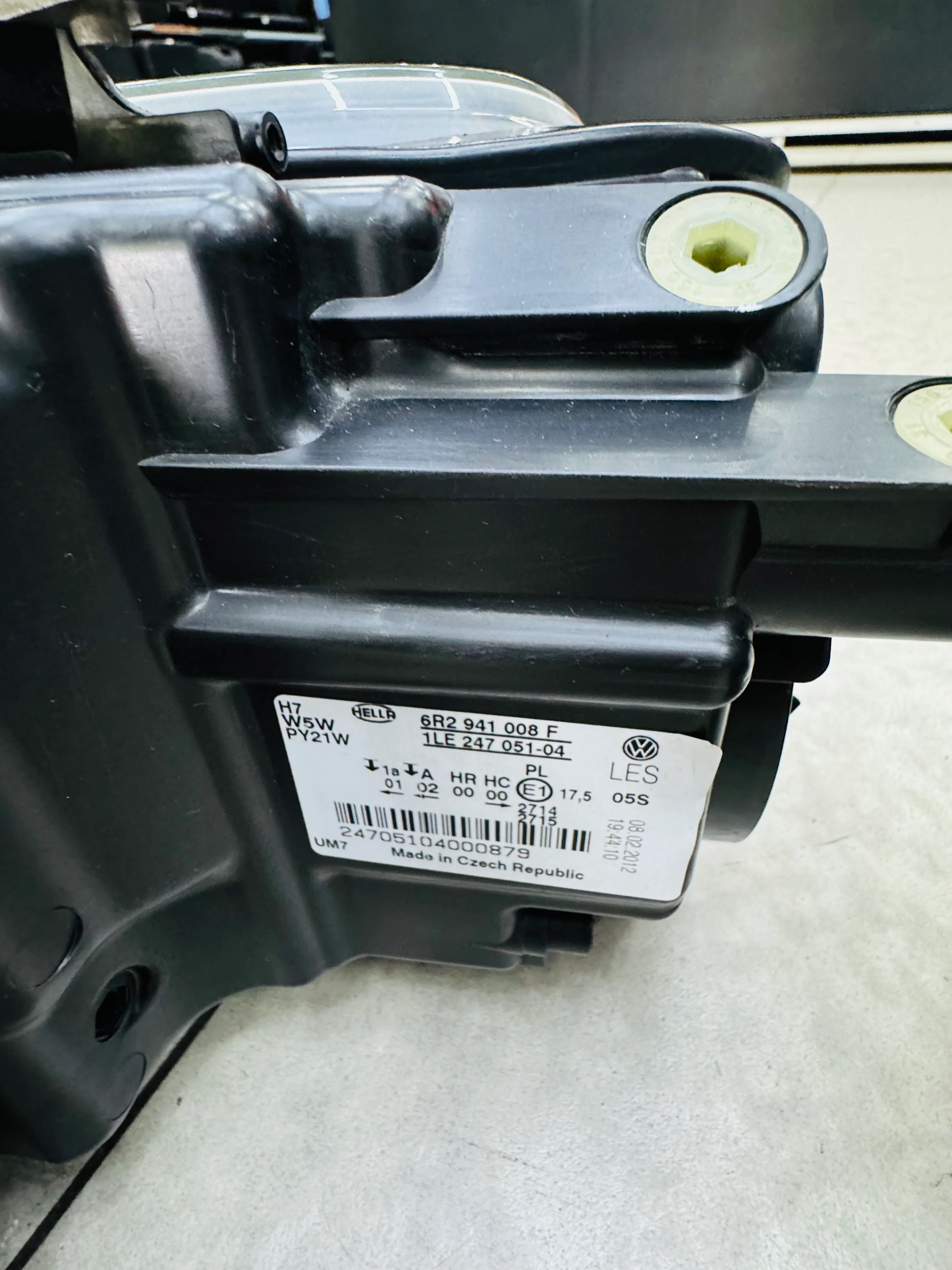 VW POLO 6 OEM PREOWNED headlights - Image 7