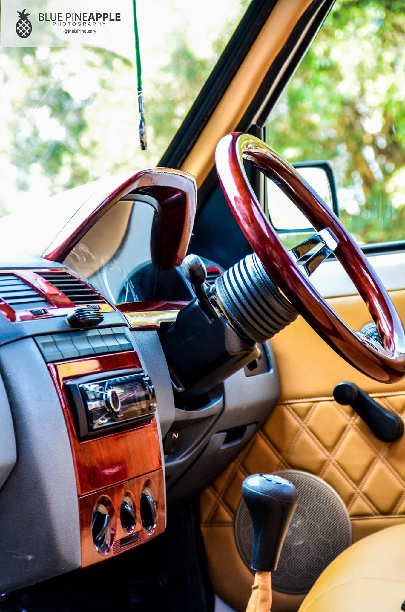 WOODEN STEERING WHEEL 330MM - Image 4